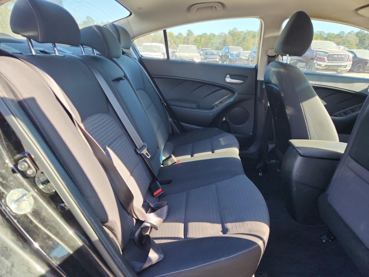 2018 Kia Forte Lx VIN: 3KPFL4A76JE256172 Lot: 92673145