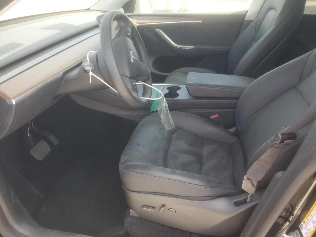 2025 Tesla Model Y VIN: 7SAYGAEE8SF226397 Lot: 92616525