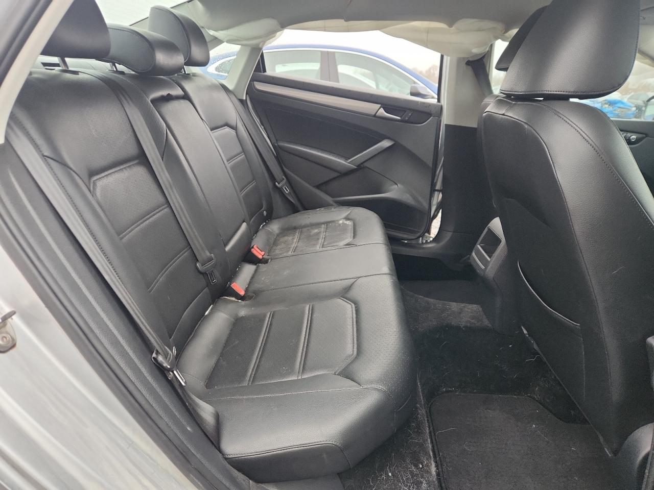 2015 Volkswagen Passat S VIN: 1VWAT7A3XFC121748 Lot: 92414015