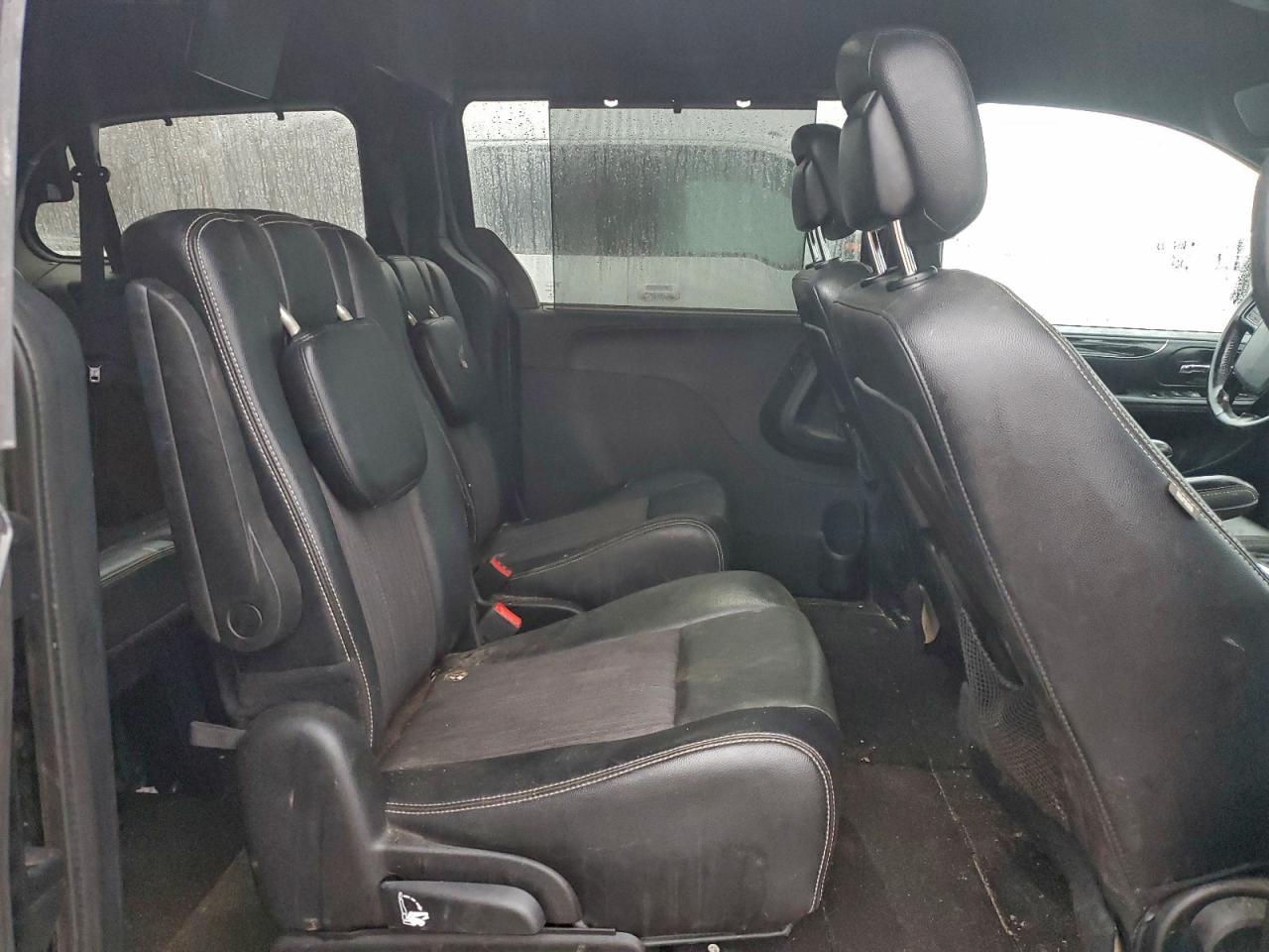 2015 Chrysler Town & Country S VIN: 2C4RC1HG5FR554218 Lot: 94098035