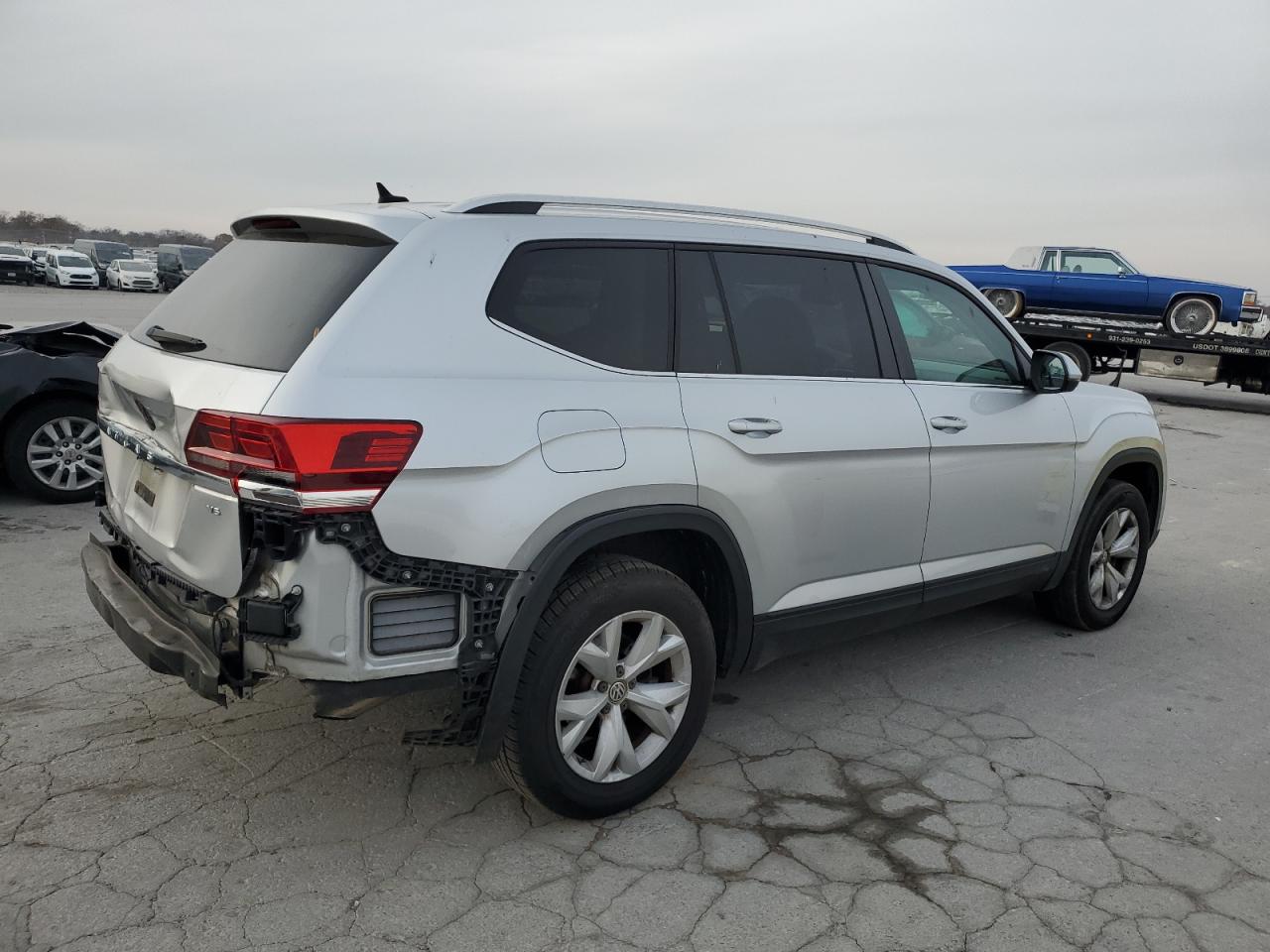 Фото: 1V2CR2CAXJC570329