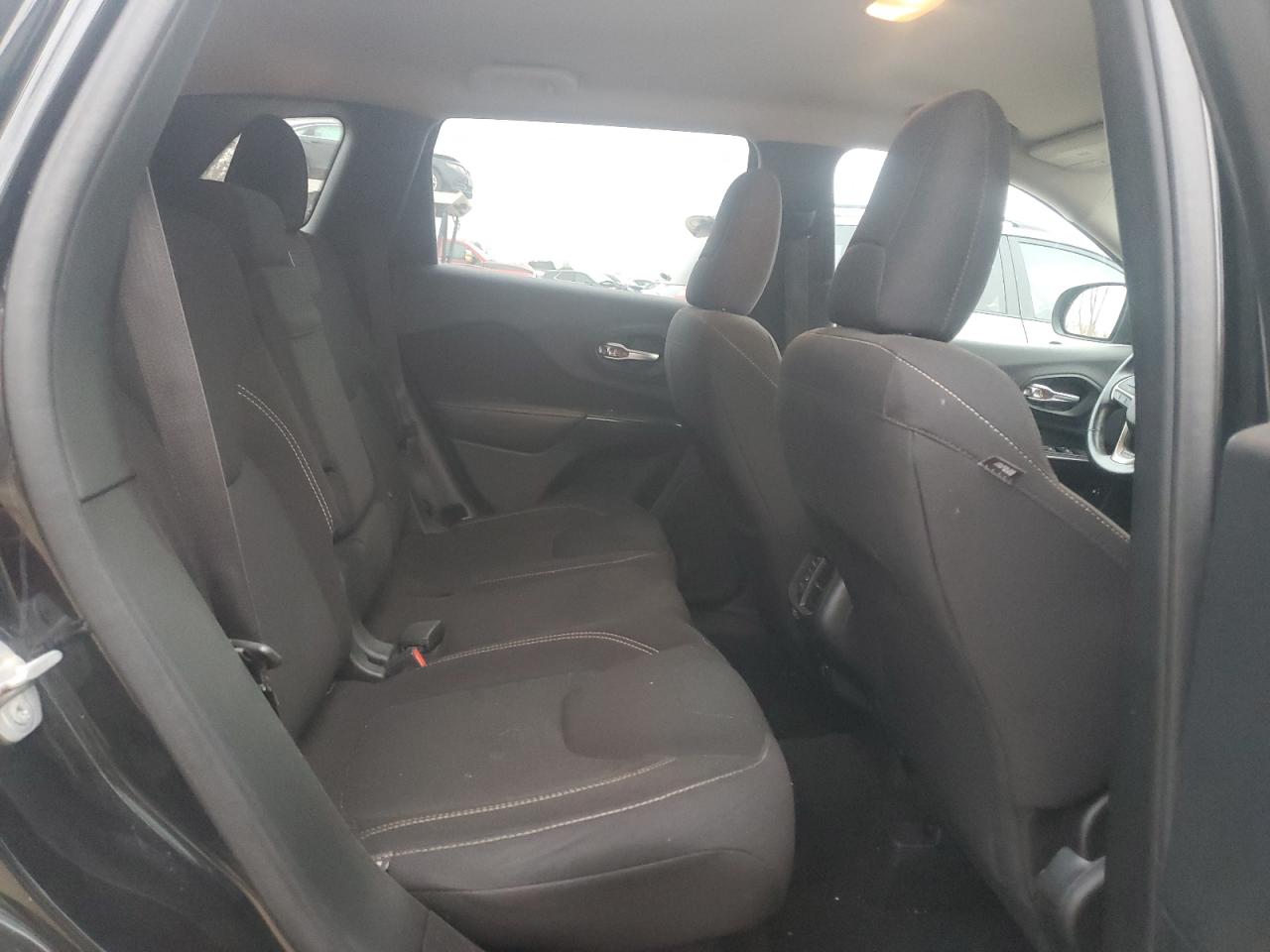 2016 Jeep Cherokee Latitude VIN: 1C4PJMCB0GW175369 Lot: 92601145