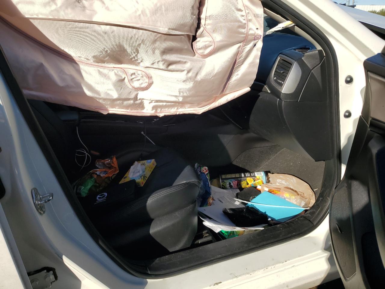 2018 Mazda 3 Touring VIN: 276961 Lot: 92355415