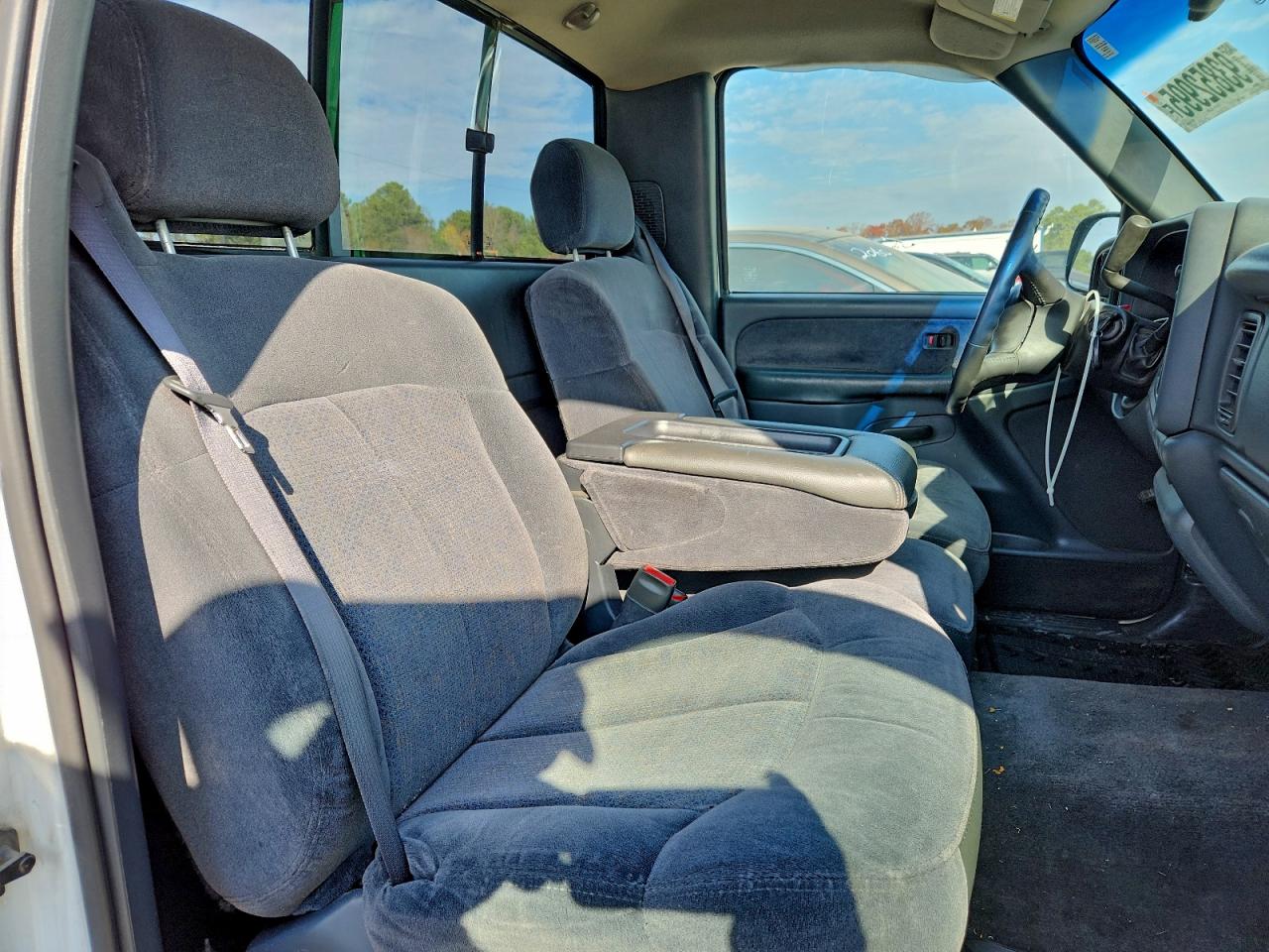 2000 Chevrolet Silverado C1500 VIN: 1GCEC14T2YZ107680 Lot: 93852995