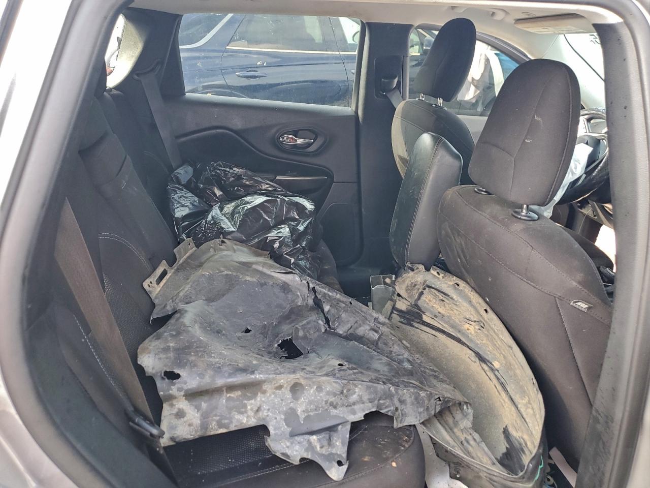 2019 Jeep Cherokee Latitude VIN: 1C4PJLCB7KD264970 Lot: 92847565