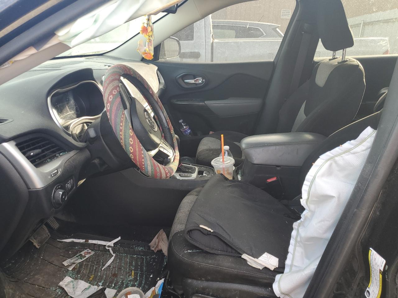 2014 Jeep Cherokee Latitude VIN: 1C4PJLCS2EW115312 Lot: 92224105