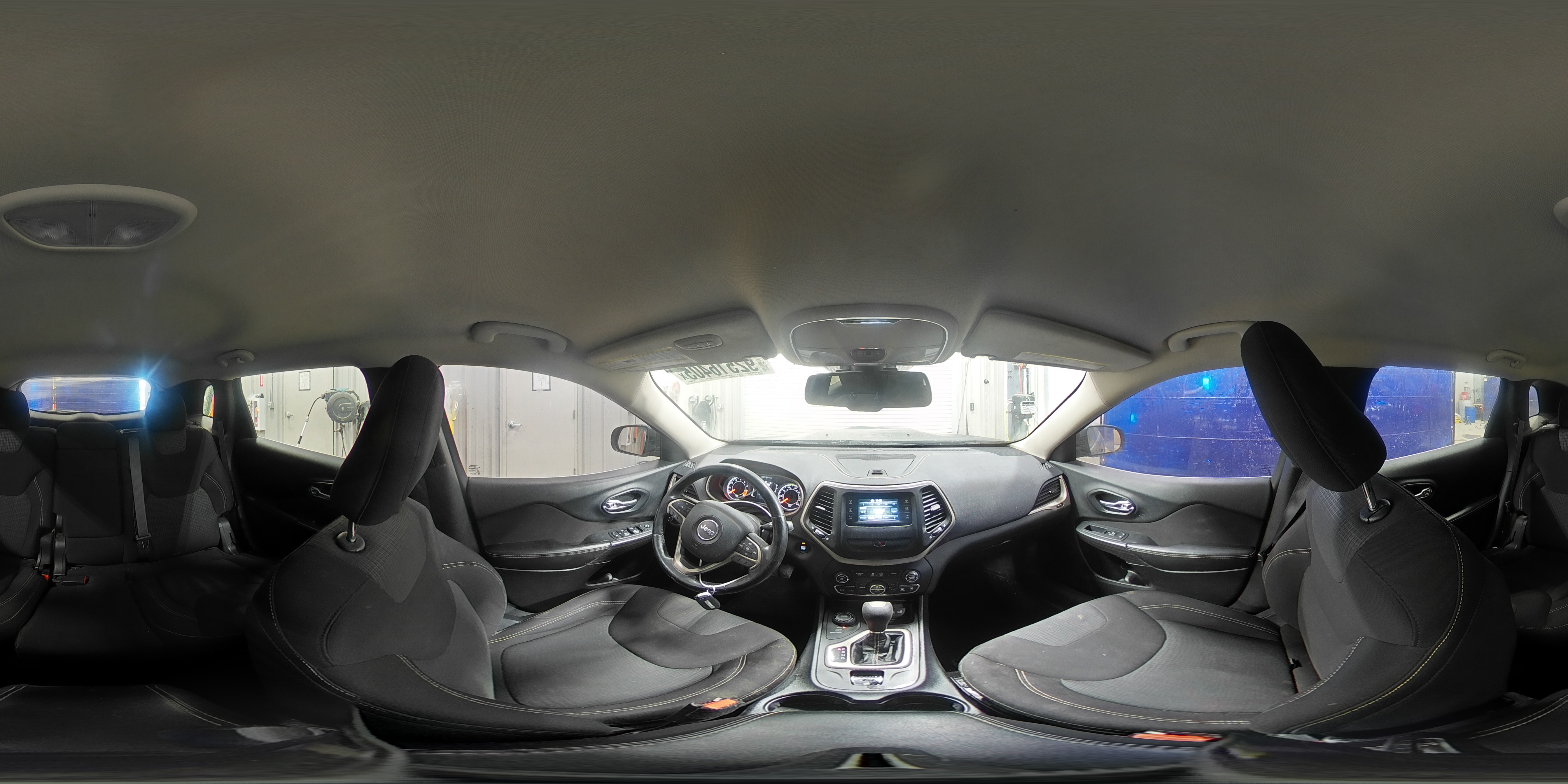 2015 Jeep Cherokee Latitude VIN: 1C4PJMCS8FW635845 Lot: 92516405