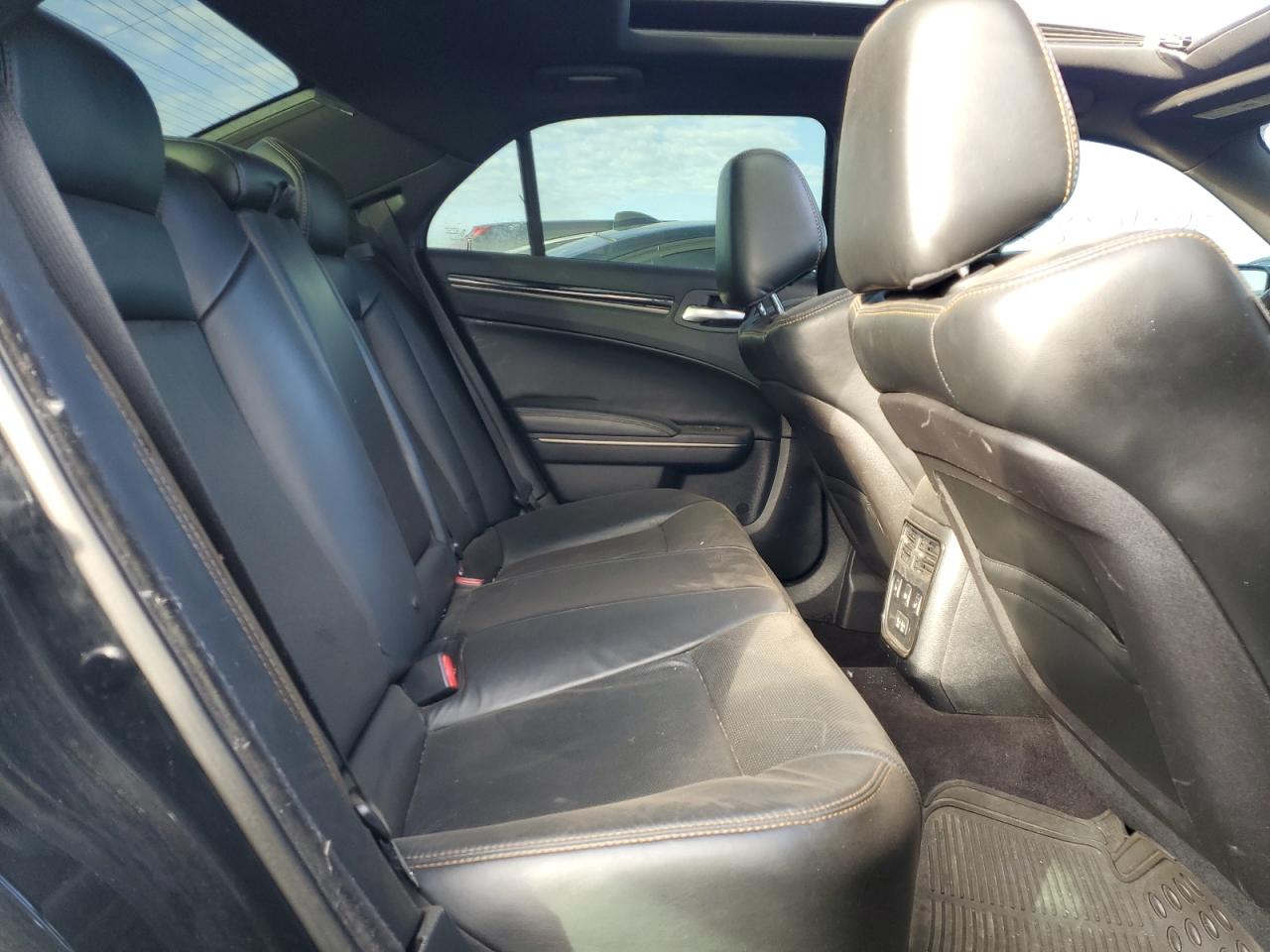 2017 Chrysler 300 S VIN: 2C3CCAGG3HH565691 Lot: 90710385