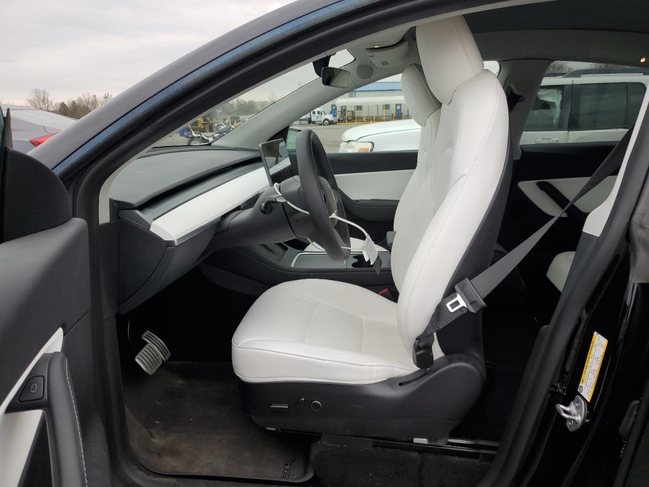 2022 Tesla Model Y VIN: 7SAYGDEFXNF494575 Lot: 92131305