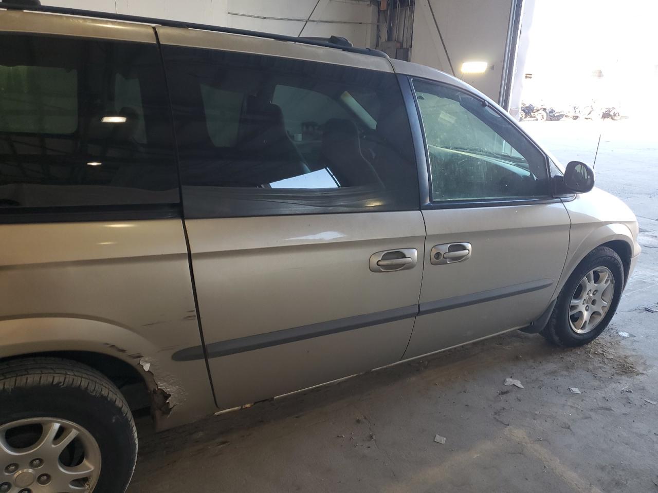 2002 Dodge Grand Caravan Sport VIN: 2B4GP44R02R698478 Lot: 93209215