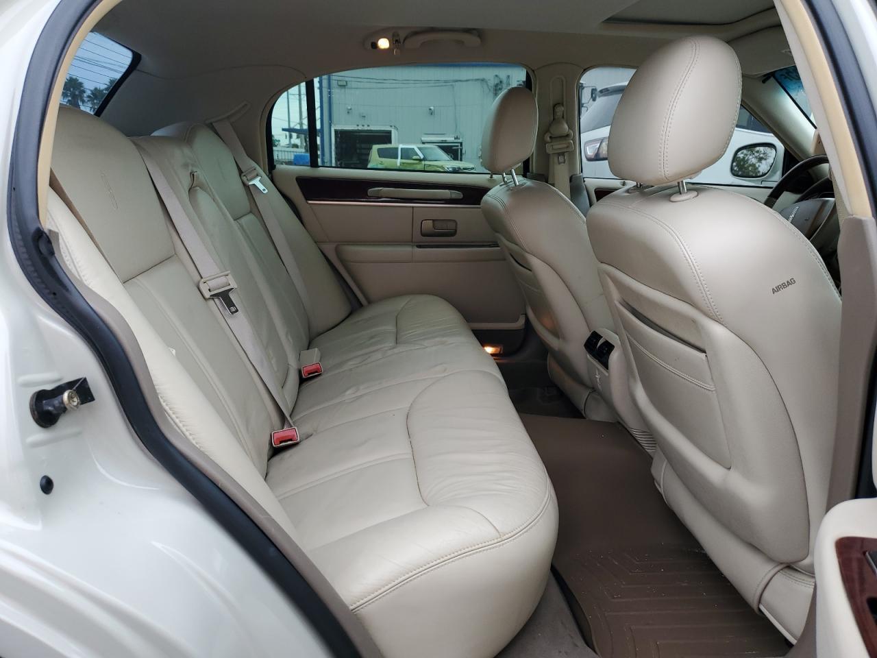 2005 Lincoln Town Car Signature Limited VIN: 1LNHM82W05Y627941 Lot: 91722155