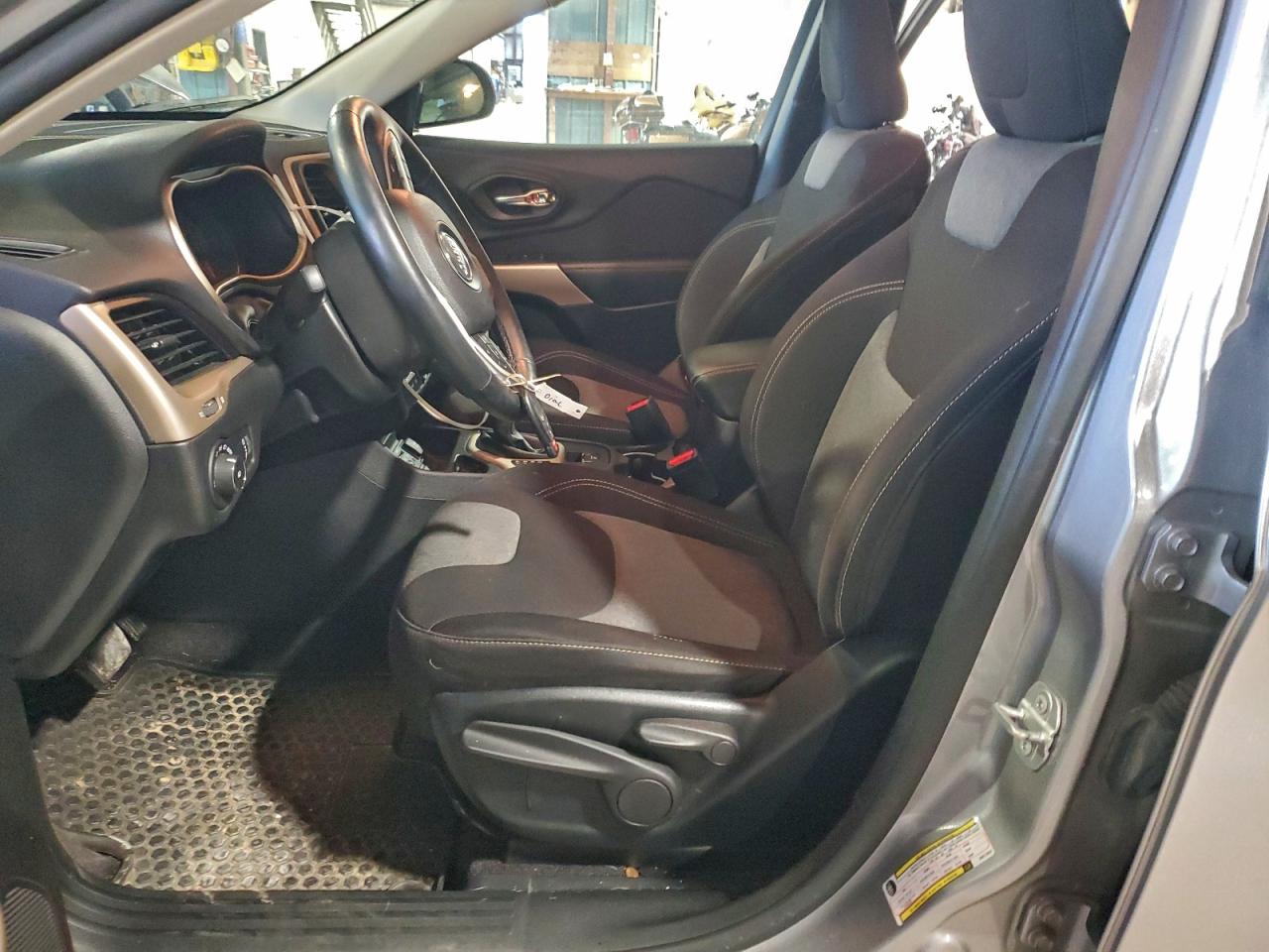 2018 Jeep Cherokee Latitude VIN: 1C4PJLCB2JD511522 Lot: 93186065