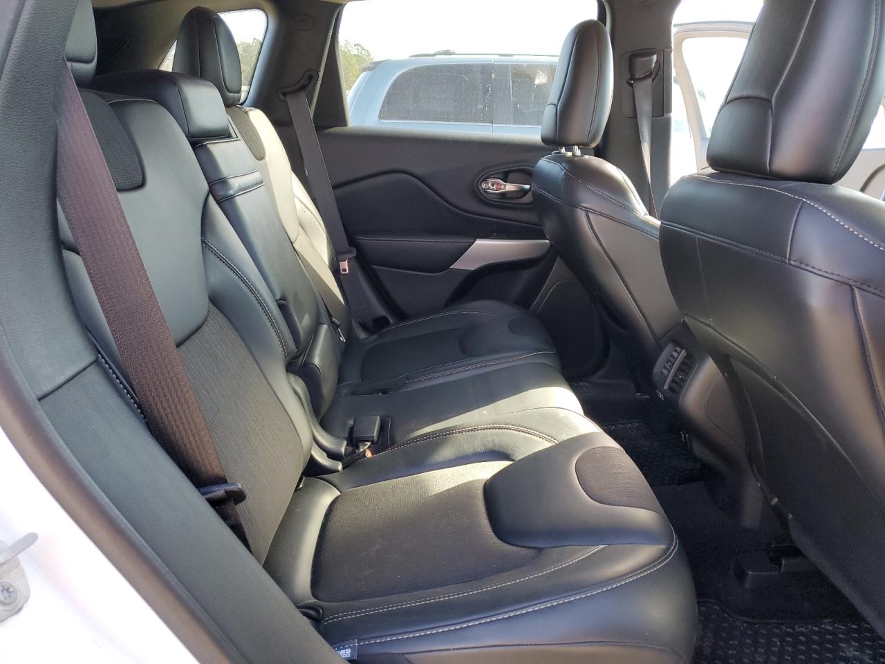 2018 Jeep Cherokee Latitude Plus VIN: 1C4PJMLX2JD517256 Lot: 92472445