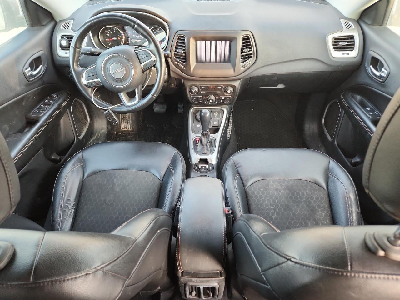 2018 Jeep Compass Latitude VIN: 3C4NJDBB0JT200101 Lot: 92705925