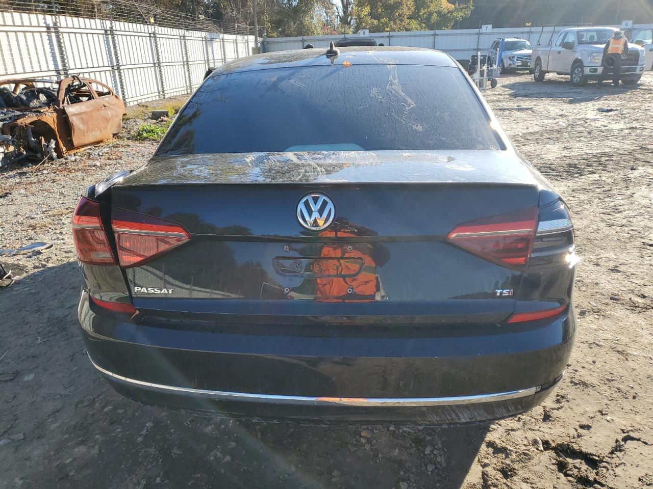 2018 Volkswagen Passat S VIN: 1VWAA7A32JC038006 Lot: 91360725