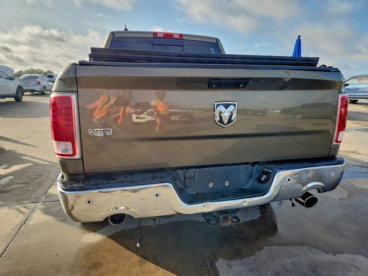 2015 Ram 1500 Laramie VIN: 1C6RR6NM5FS590101 Lot: 93852385