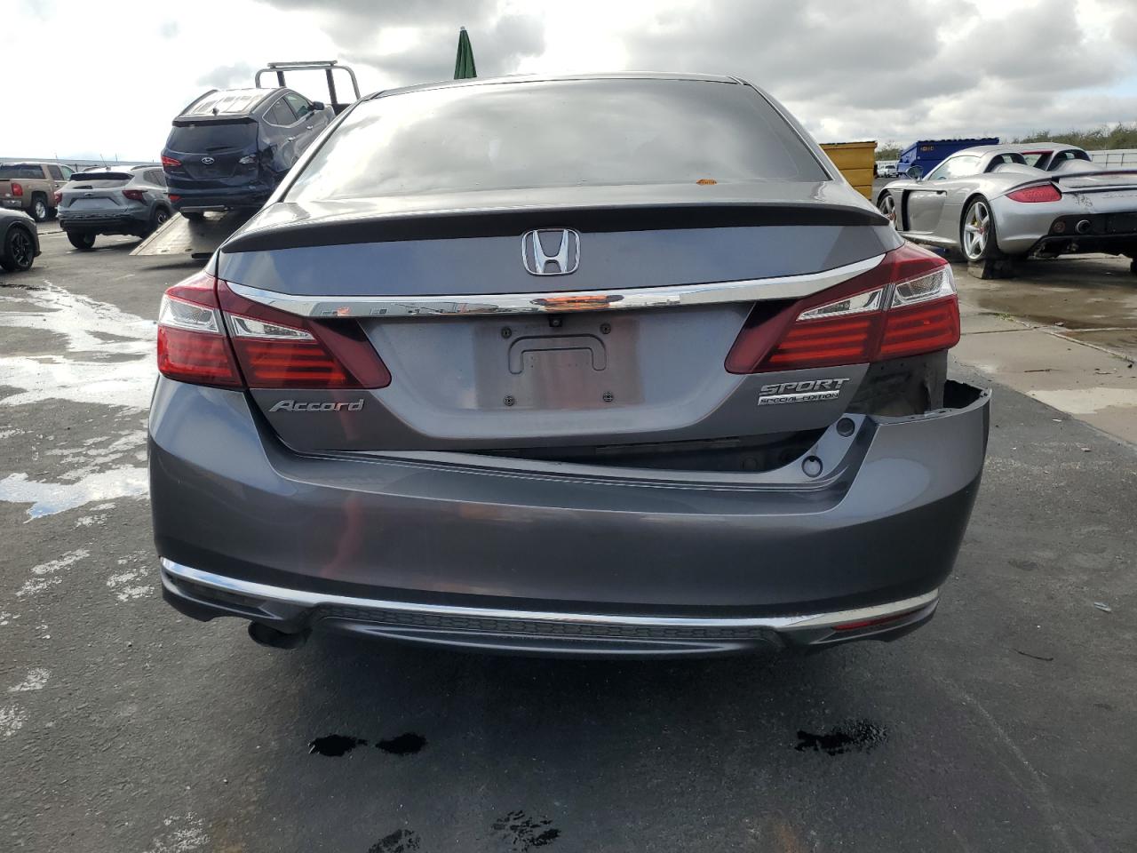 2017 Honda Accord Sport Special Edition VIN: 1HGCR2F18HA033723 Lot: 93060185