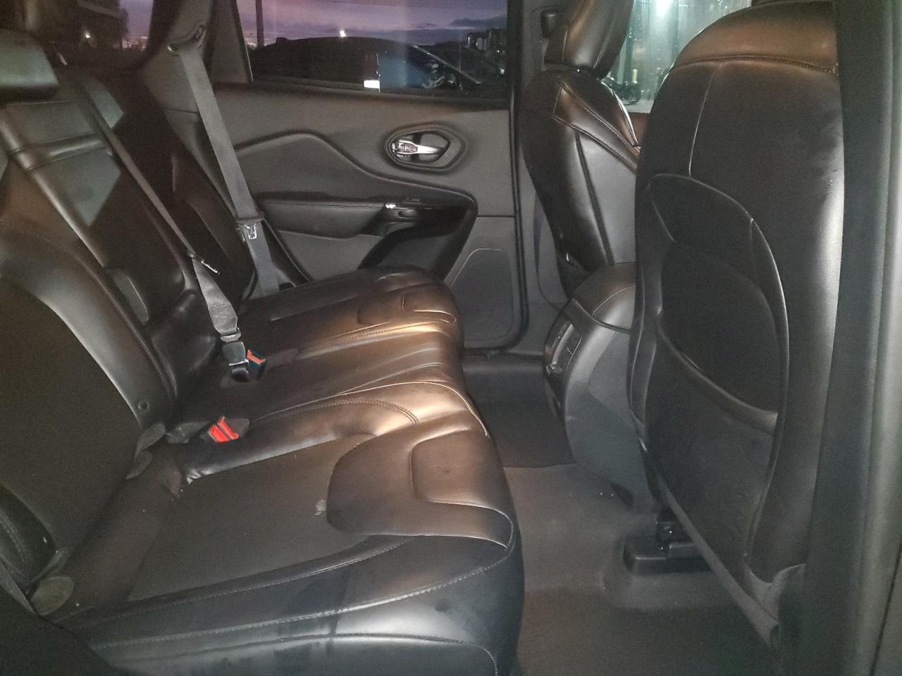 2019 Jeep Cherokee Latitude Plus VIN: 1C4PJLLB8KD377486 Lot: 93559035