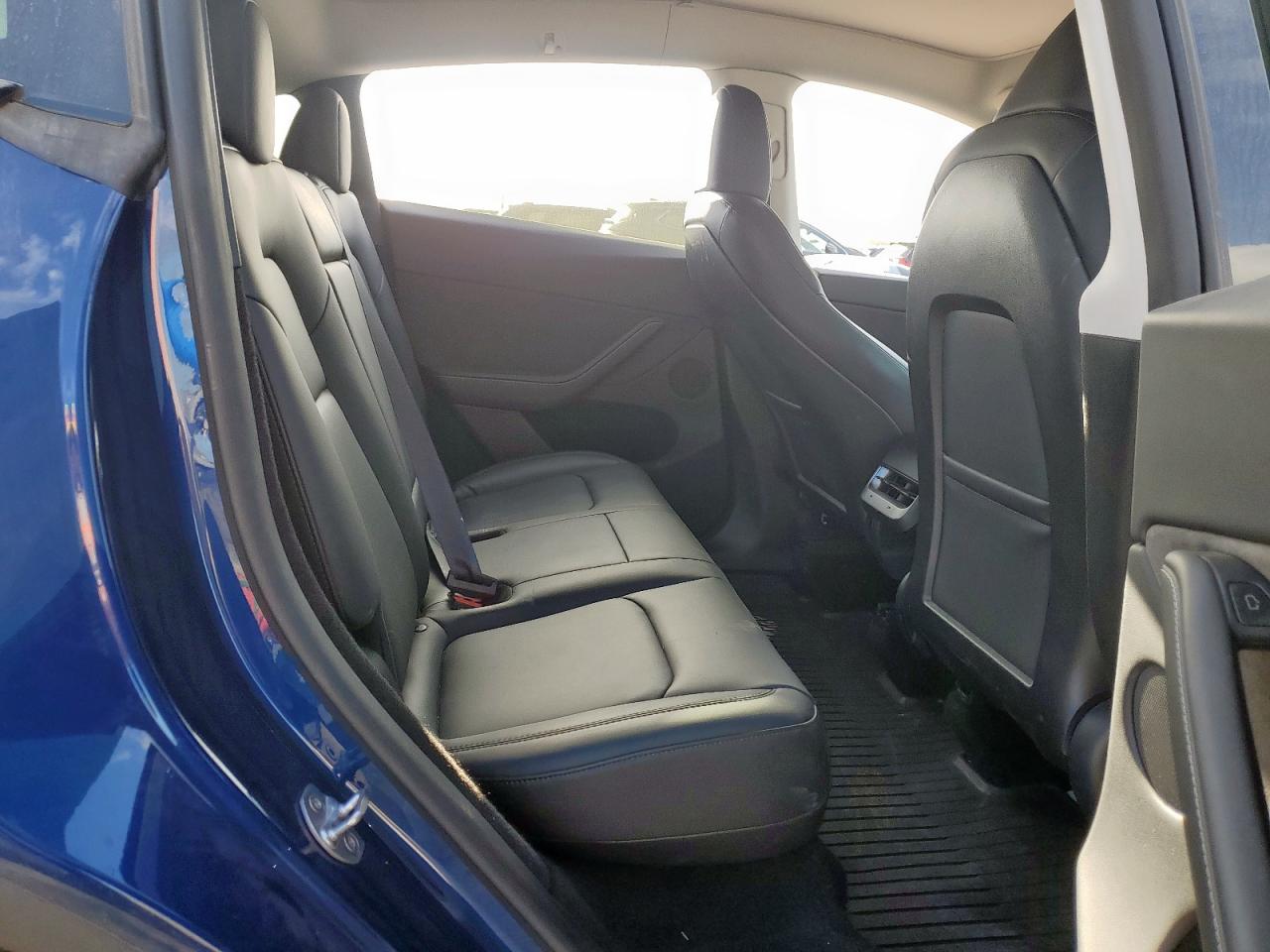 2023 Tesla Model Y VIN: 7SAYGDEE9PA137282 Lot: 91972185