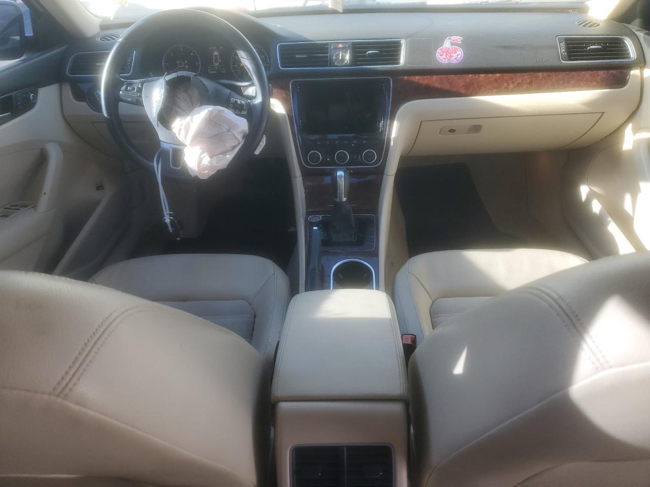 2013 Volkswagen Passat Sel VIN: 1VWCN7A36DC068370 Lot: 92043205