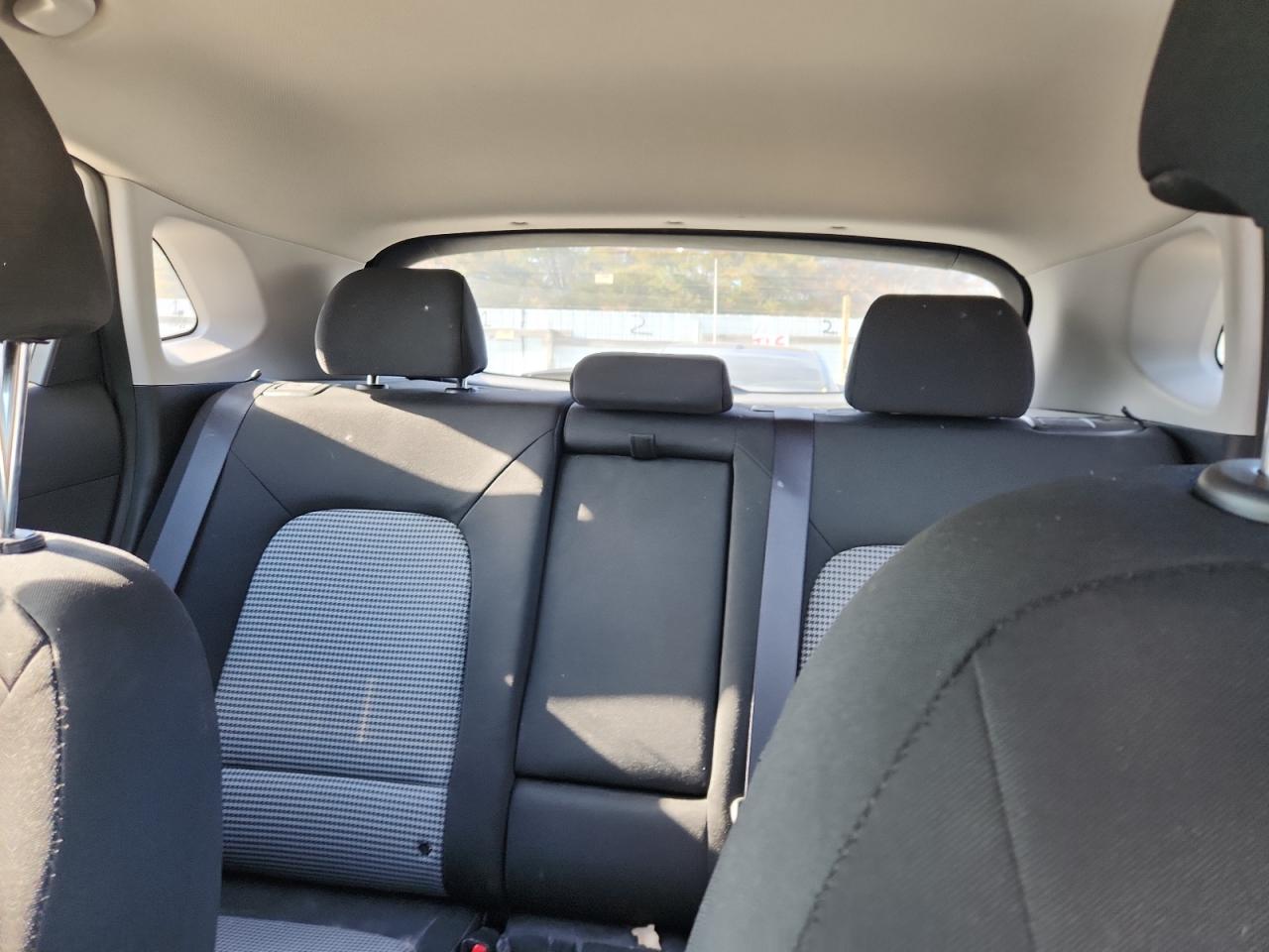 2019 Hyundai Kona Se VIN: KM8K12AA1KU310299 Lot: 92365435