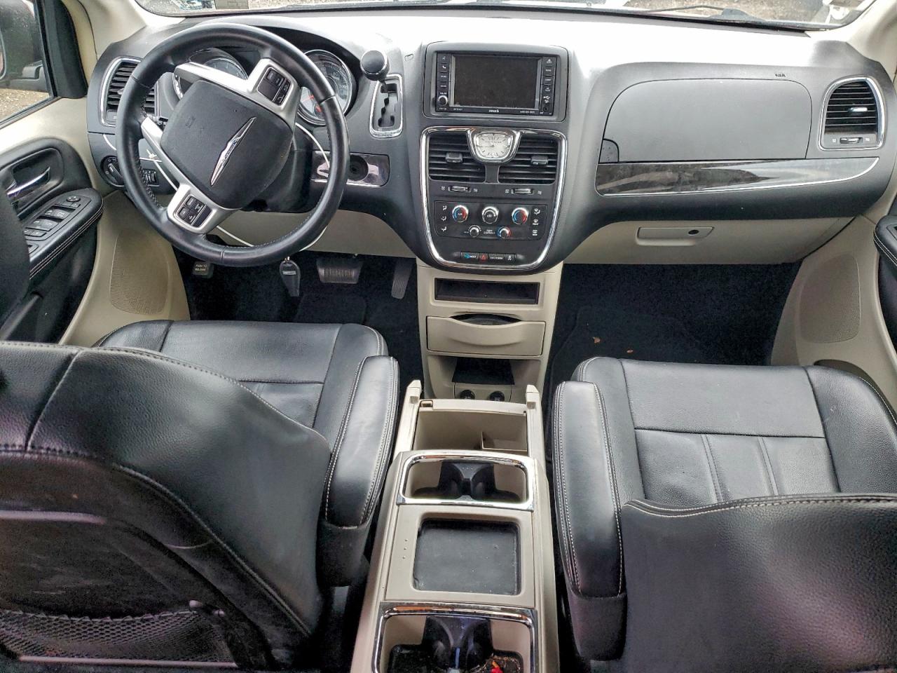 2015 Chrysler Town & Country Lx VIN: 2C4RC1AG9FR677918 Lot: 93856065