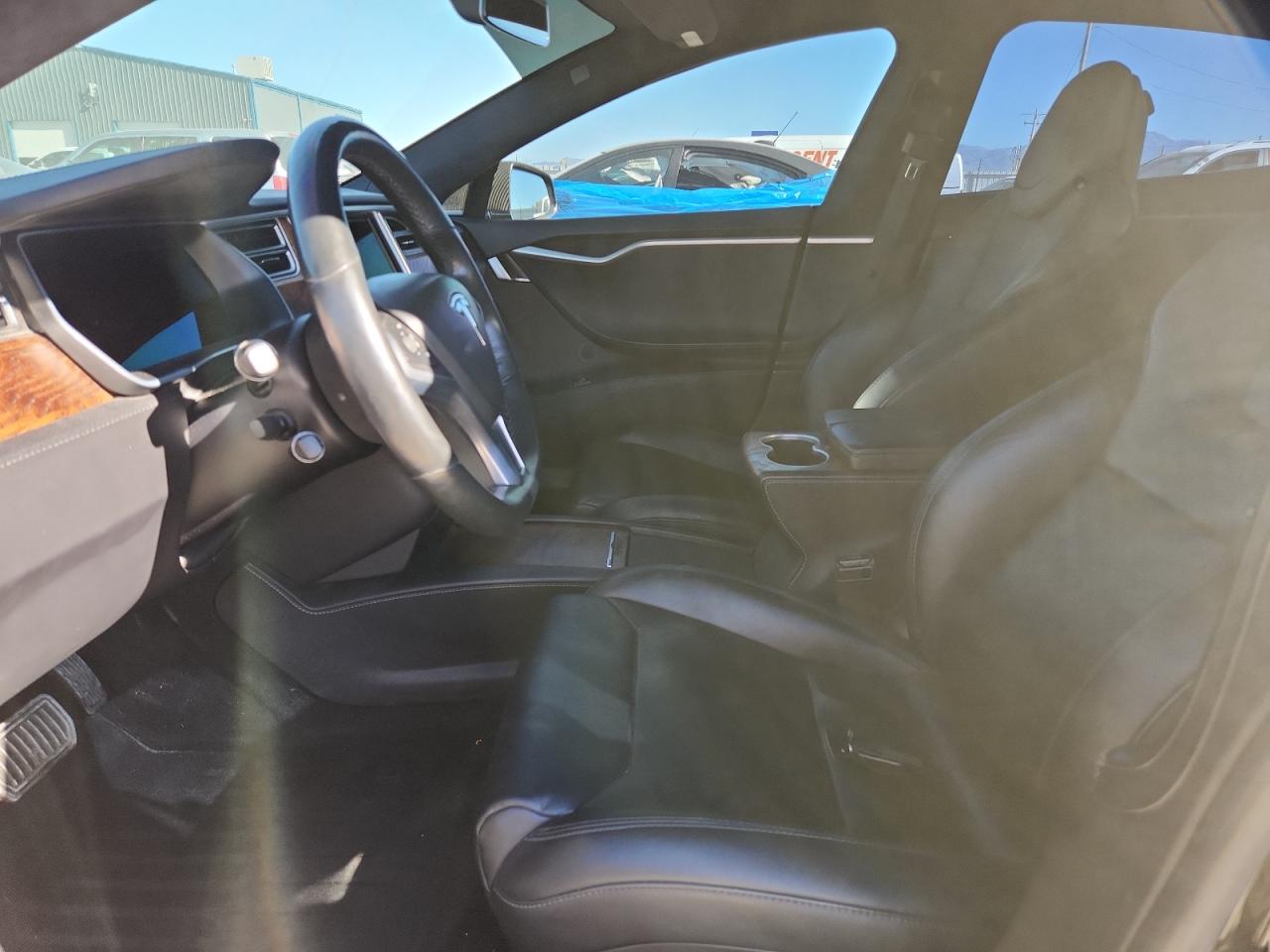 2017 Tesla Model S VIN: 5YJSA1E22HF233073 Lot: 92024465