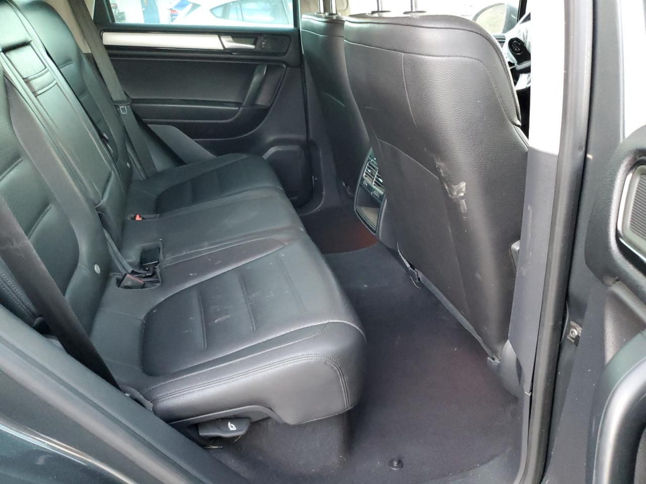 2013 Volkswagen Touareg V6 Tdi VIN: WVGEP9BP5DD012493 Lot: 93043225