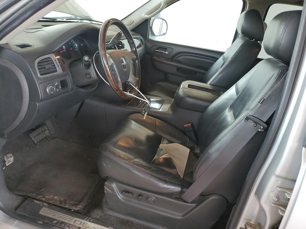 2011 GMC Yukon Xl Denali VIN: 1GKS2MEF9BR198717 Lot: 92698585