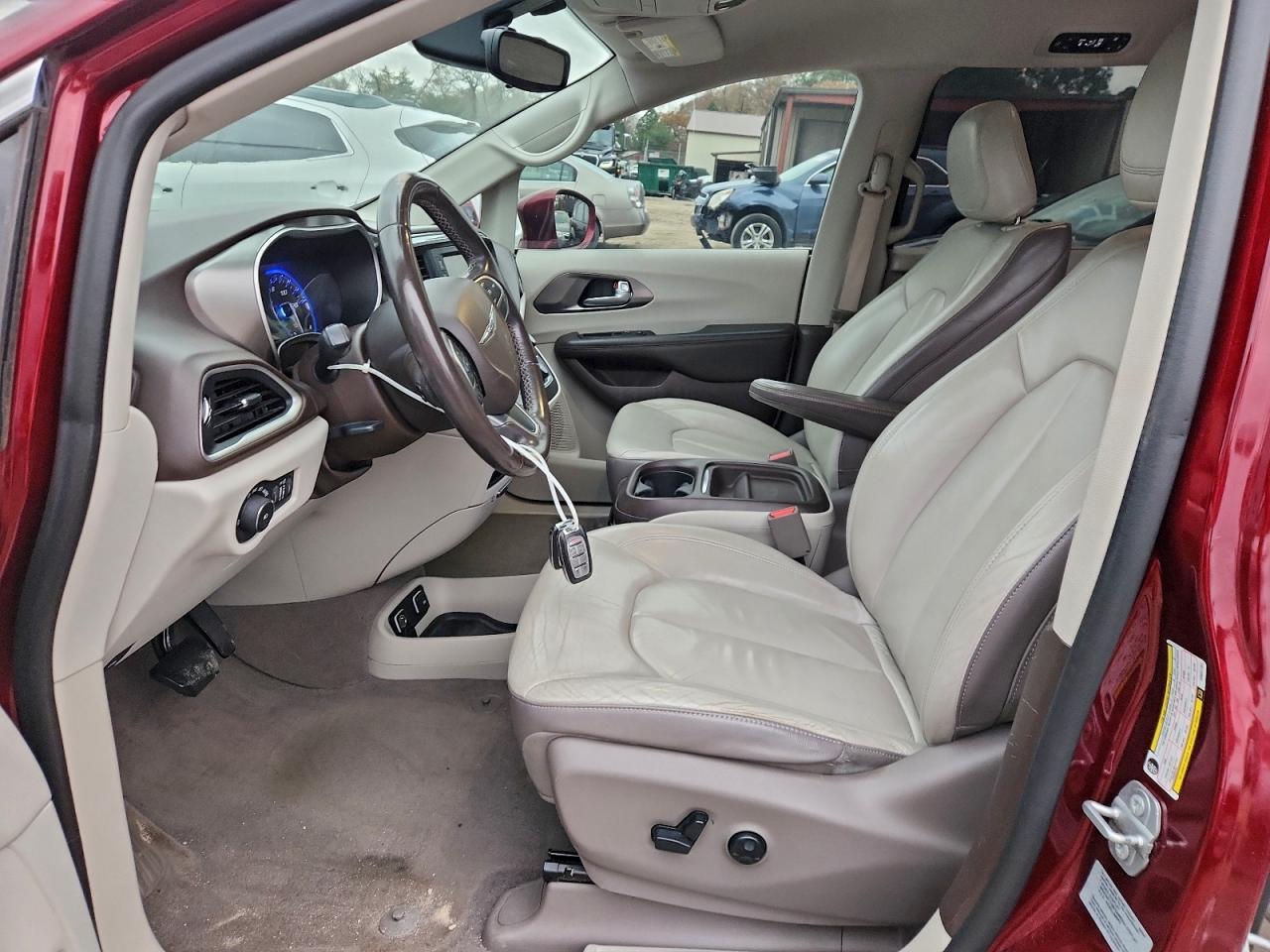 2017 Chrysler Pacifica Touring L VIN: 2C4RC1BG8HR621101 Lot: 94299055