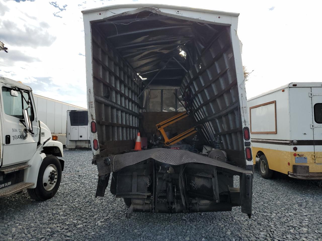 2012 Isuzu Npr Hd Box Truck VIN: JALC4W160C7002848 Lot: 90738245