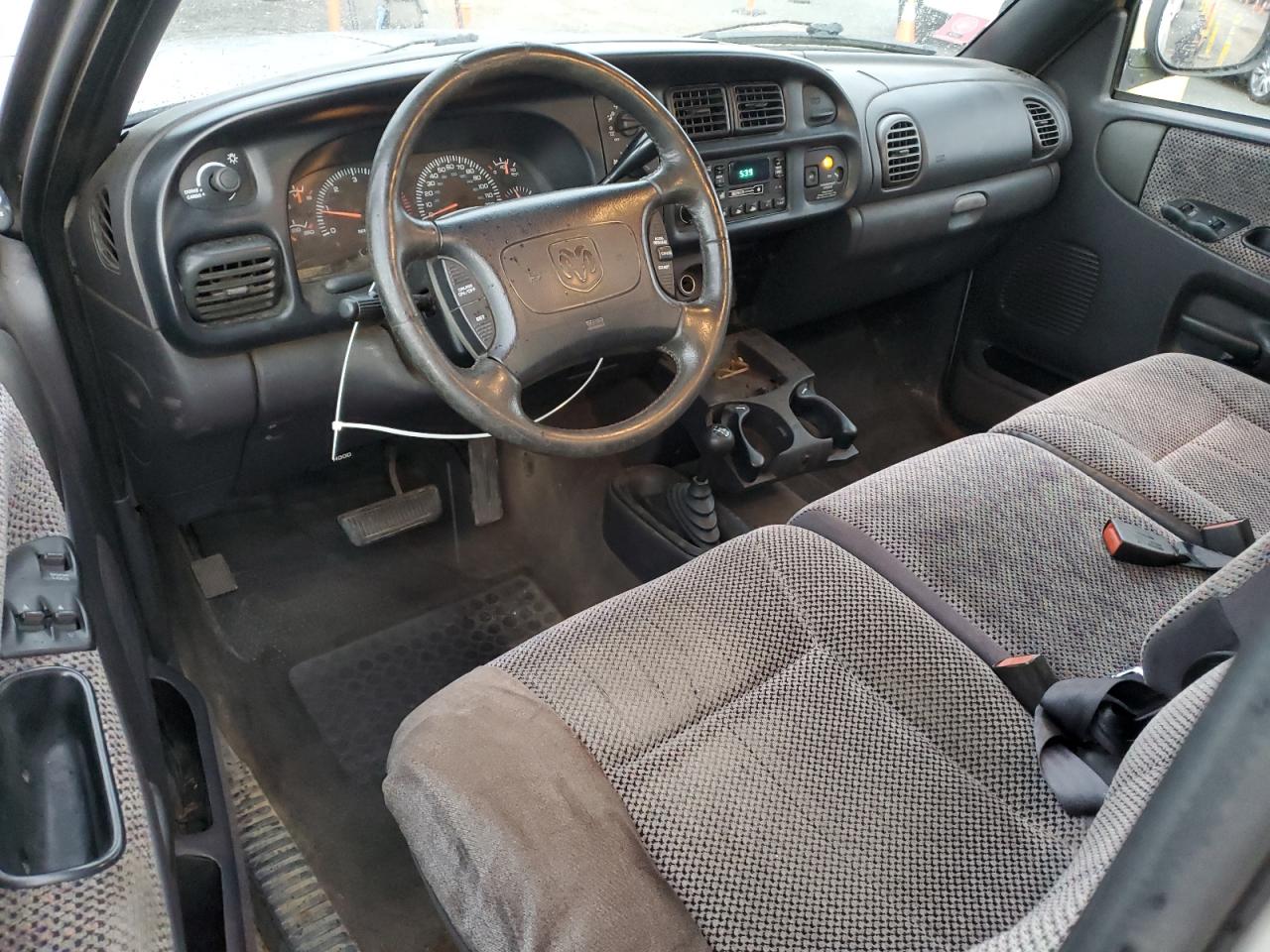 1998 Dodge Ram 2500 VIN: 3B7KF26Z1WM242990 Lot: 92901165