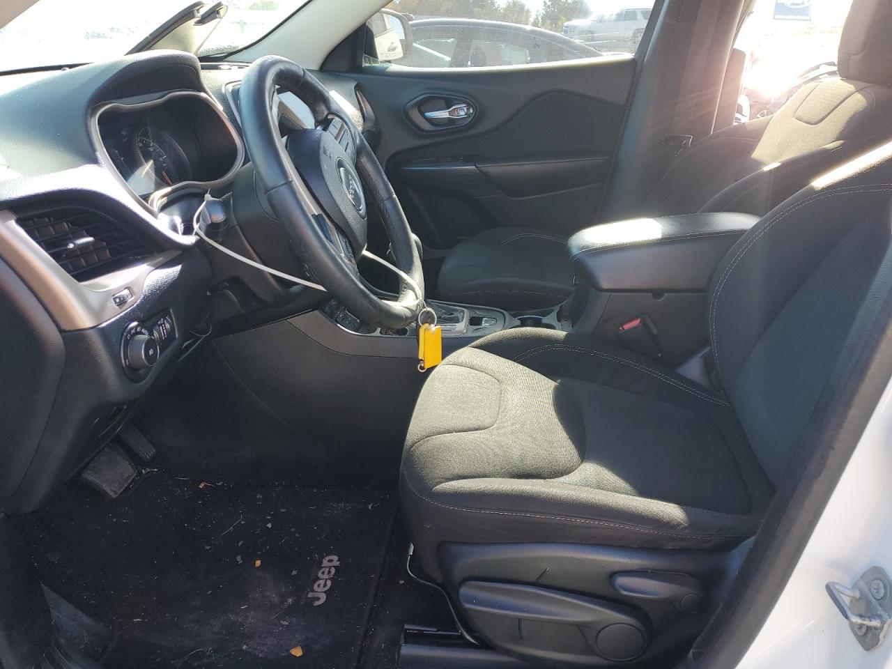 2016 Jeep Cherokee Latitude VIN: 1C4PJLCS9GW233408 Lot: 92429405