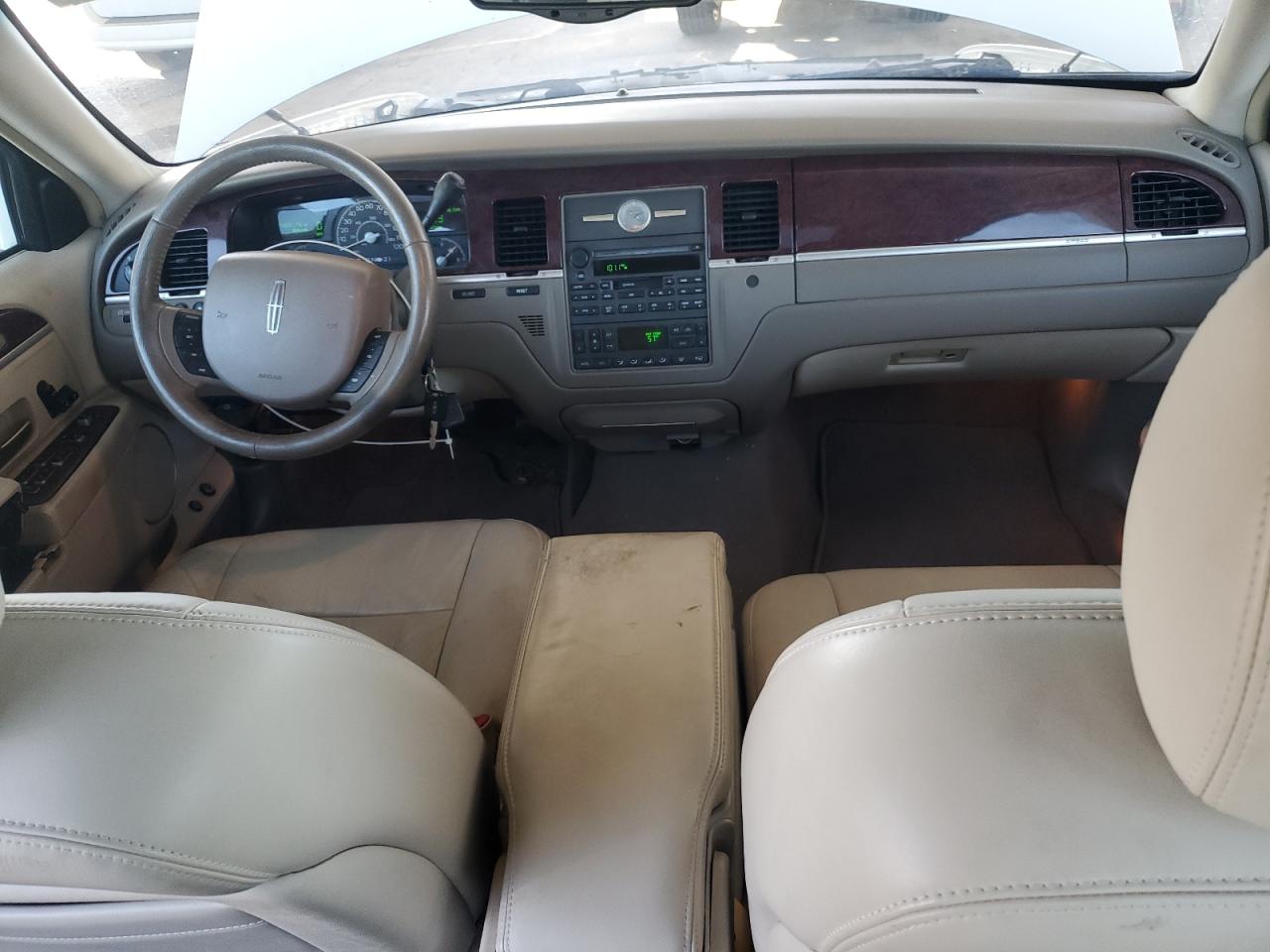 2005 Lincoln Town Car Signature VIN: 1LNHM81W05Y628993 Lot: 91690635