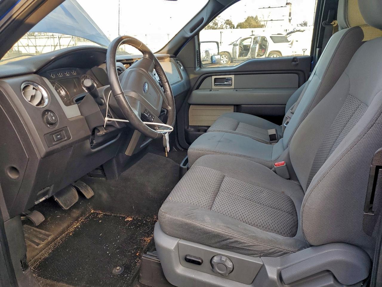 2011 Ford F150 Super Cab VIN: 1FTFX1ET2BFB82797 Lot: 93072735