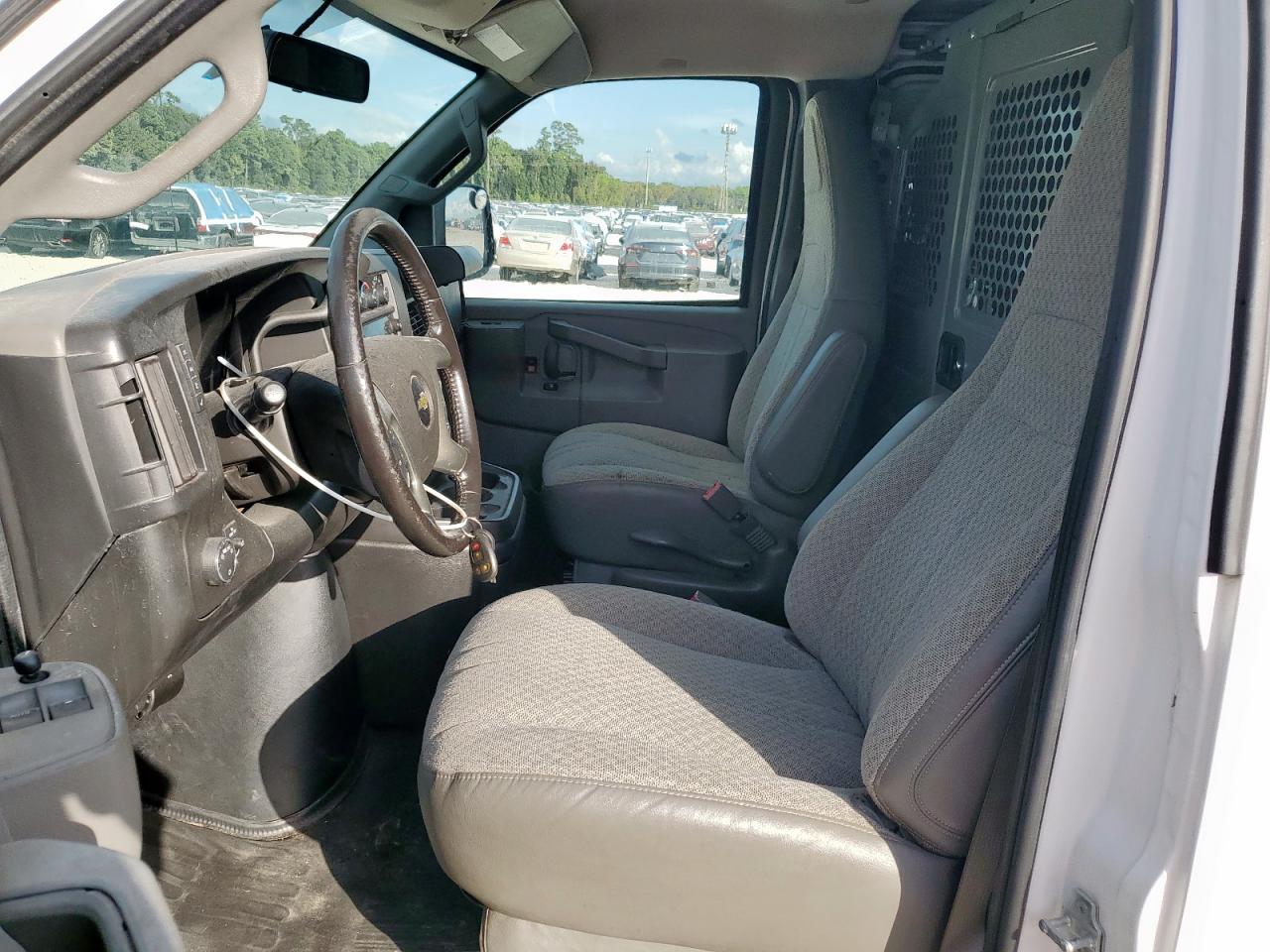 2019 Chevrolet Express Delivery Van VIN: 1GCWGAFP9K1327977 Lot: 93203105