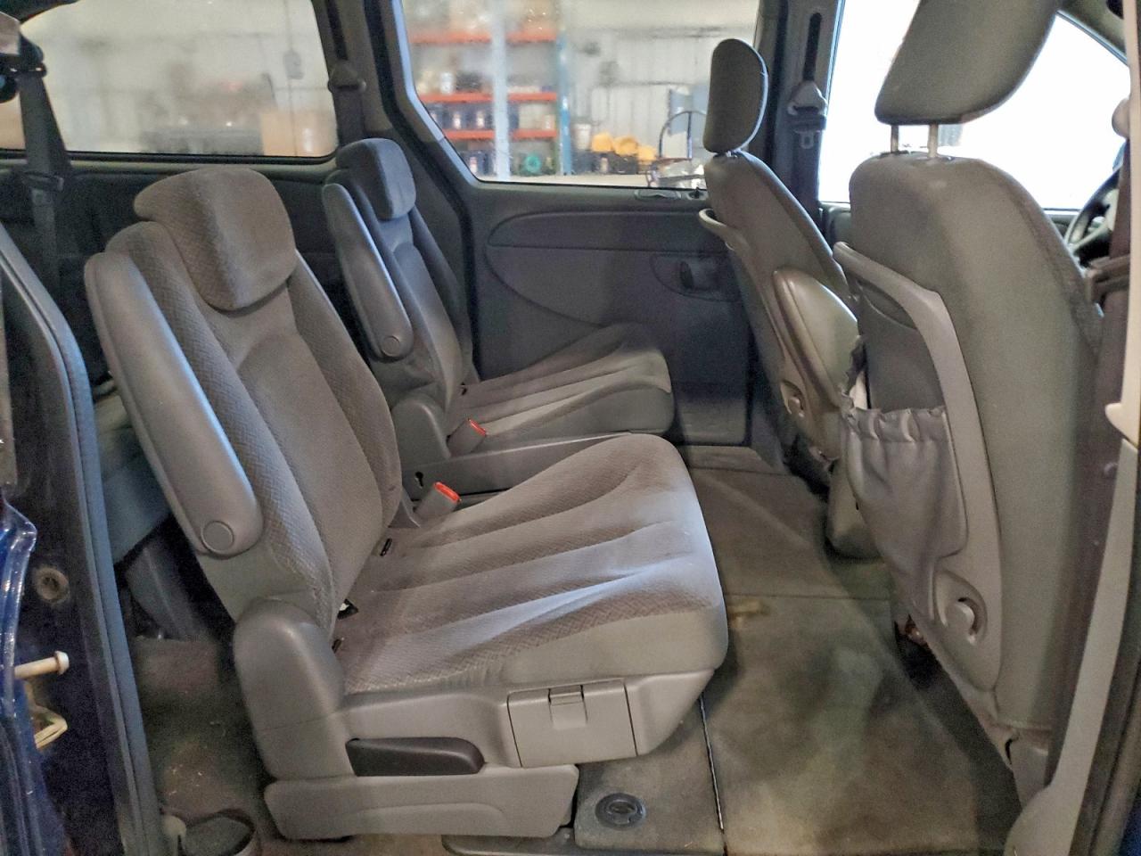 2005 Chrysler Town & Country Lx VIN: 2C4GP44R85R398176 Lot: 93988635