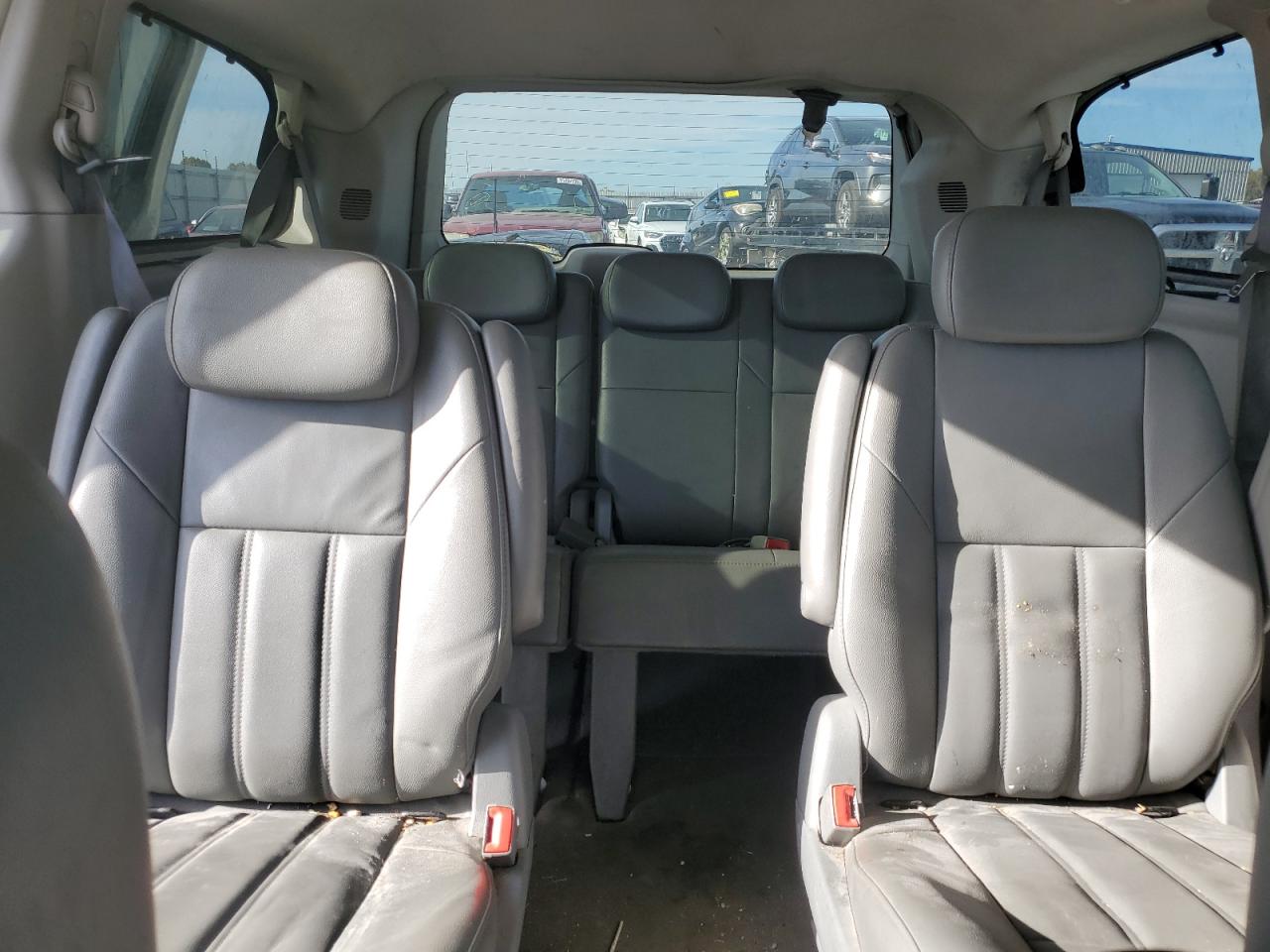 2008 Chrysler Town & Country Touring VIN: 2A8HR54P68R833633 Lot: 82451025