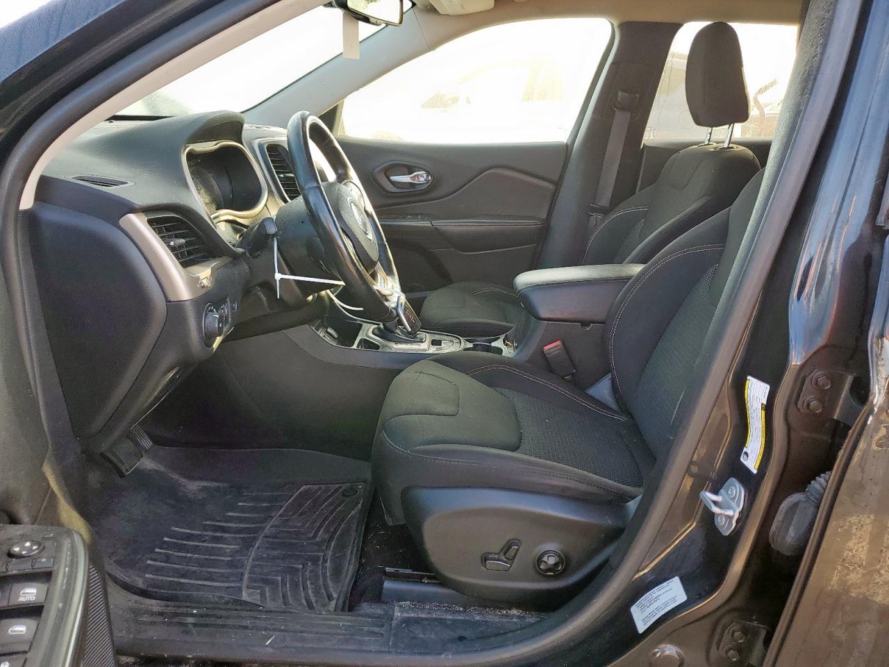 2016 Jeep Cherokee Latitude VIN: 1C4PJLCB5GW291189 Lot: 92082895