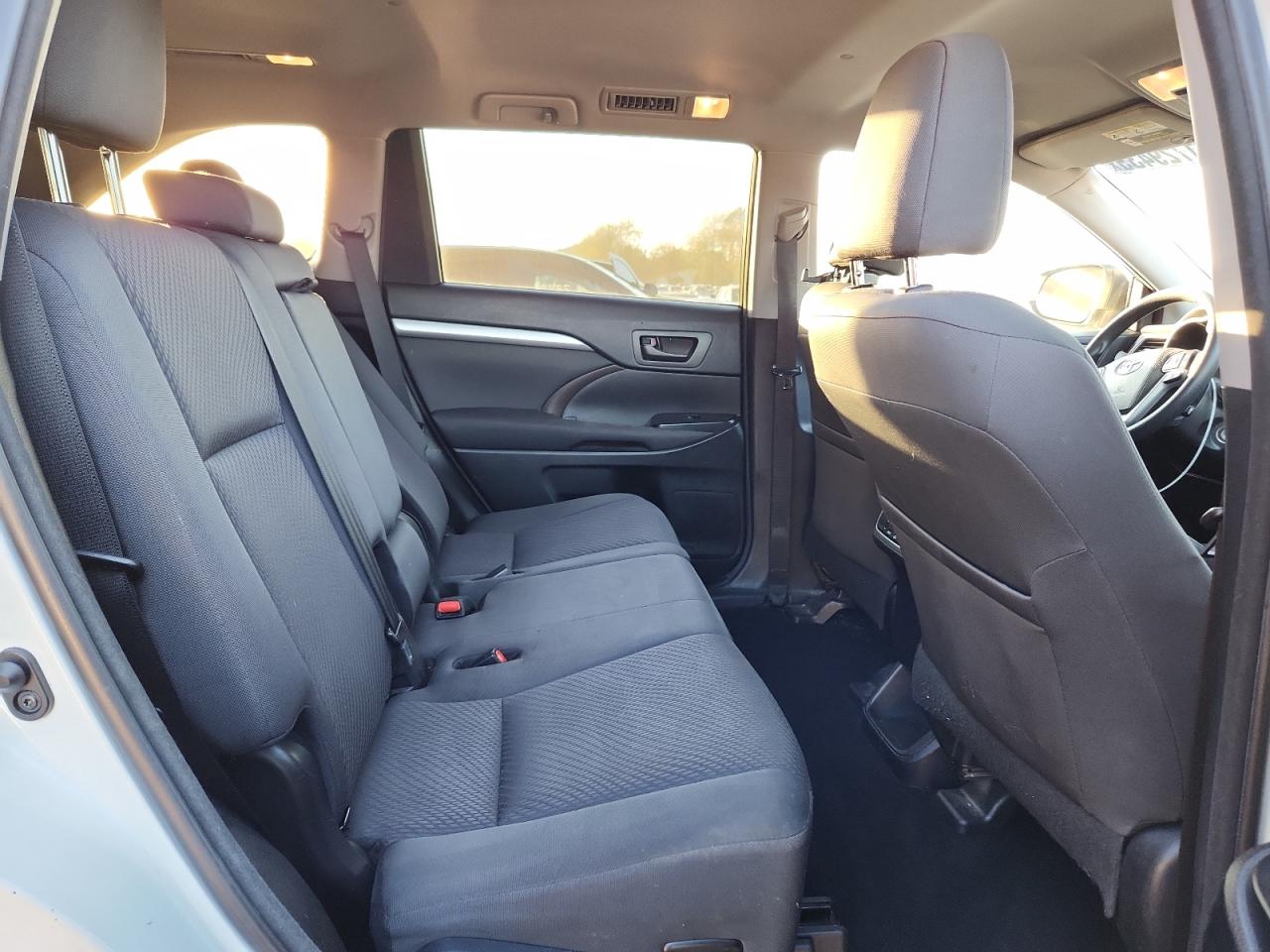 2018 Toyota Highlander Le VIN: 5TDZZRFH7JS244662 Lot: 91729435