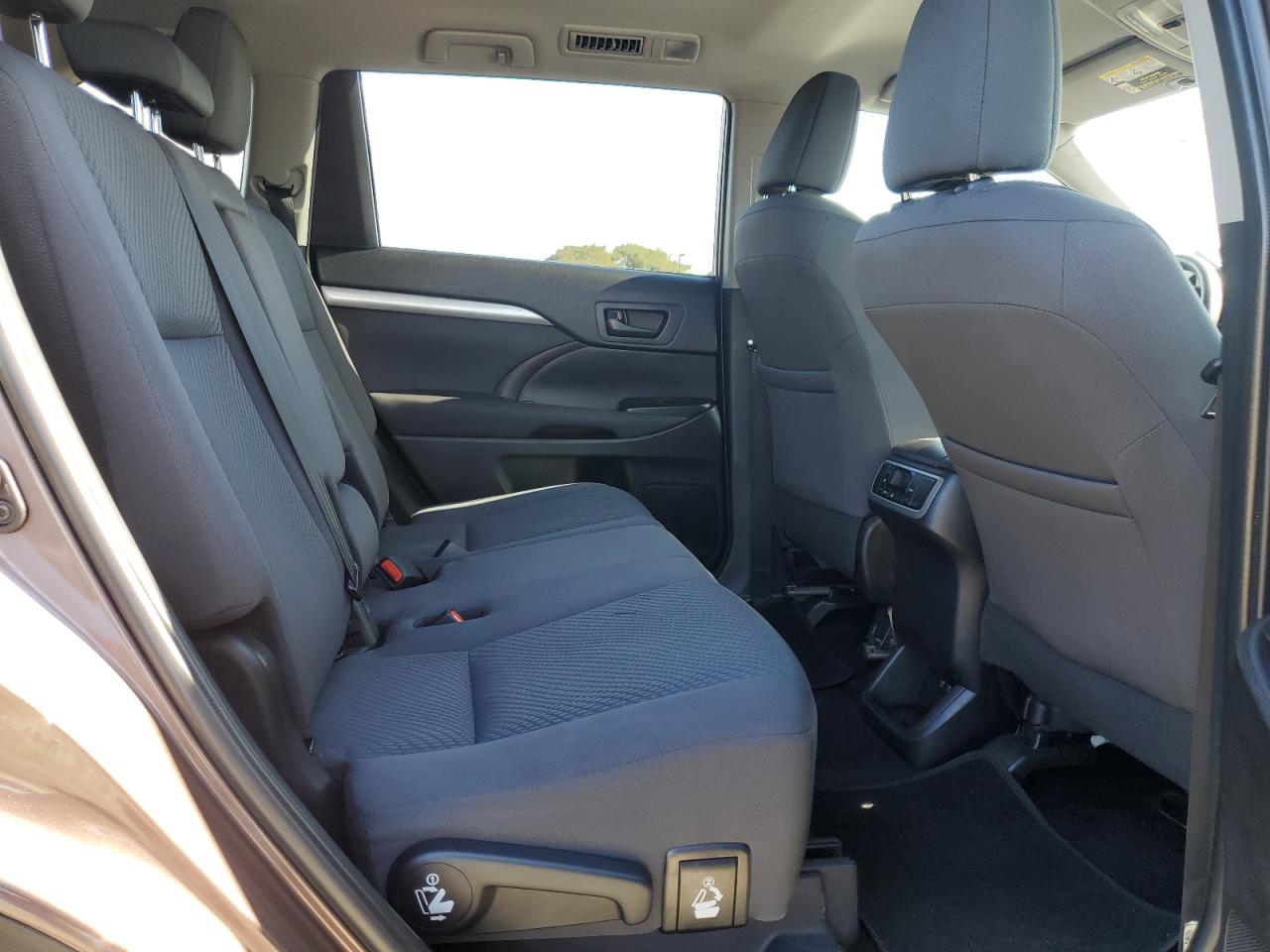 2019 Toyota Highlander Le VIN: 5TDZARFH7KS054420 Lot: 93867645