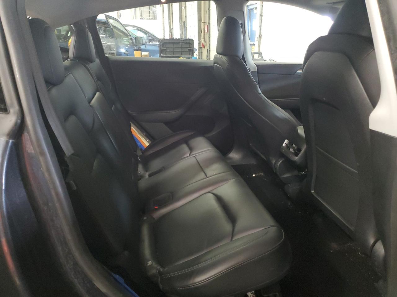 2024 Tesla Model Y VIN: 7SAYGDEE4RA245215 Lot: 91590485