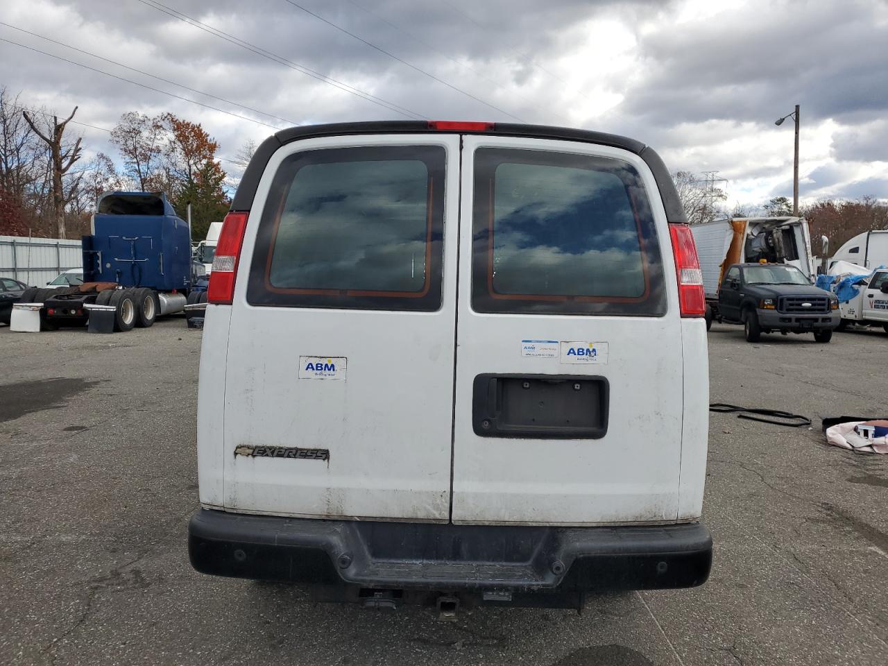 2017 Chevrolet Express G2500 Delivery Van VIN: 1GCWGAFFXH1318592 Lot: 92176435