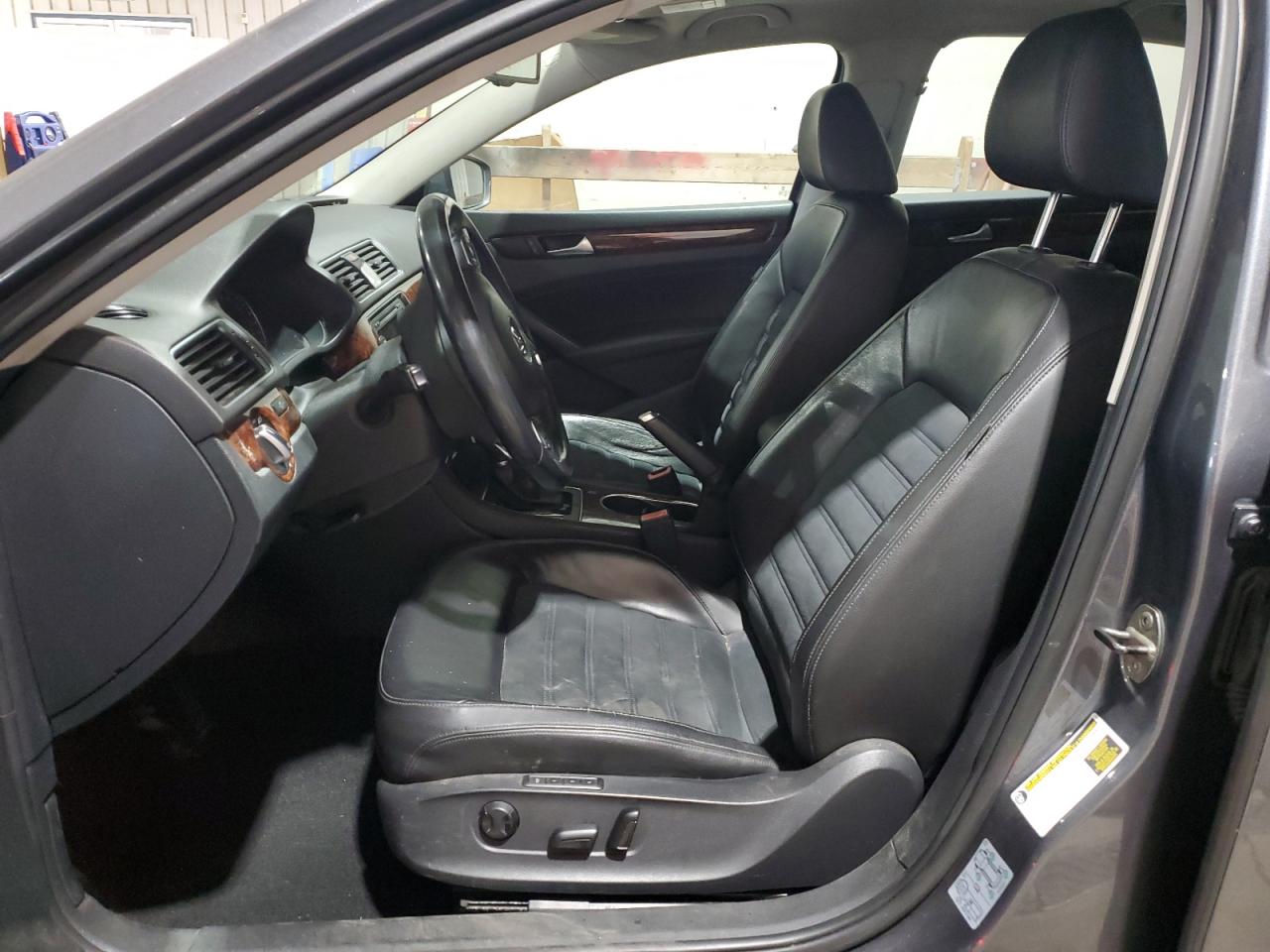 2013 Volkswagen Passat Sel VIN: 1VWCM7A32DC010887 Lot: 92842785