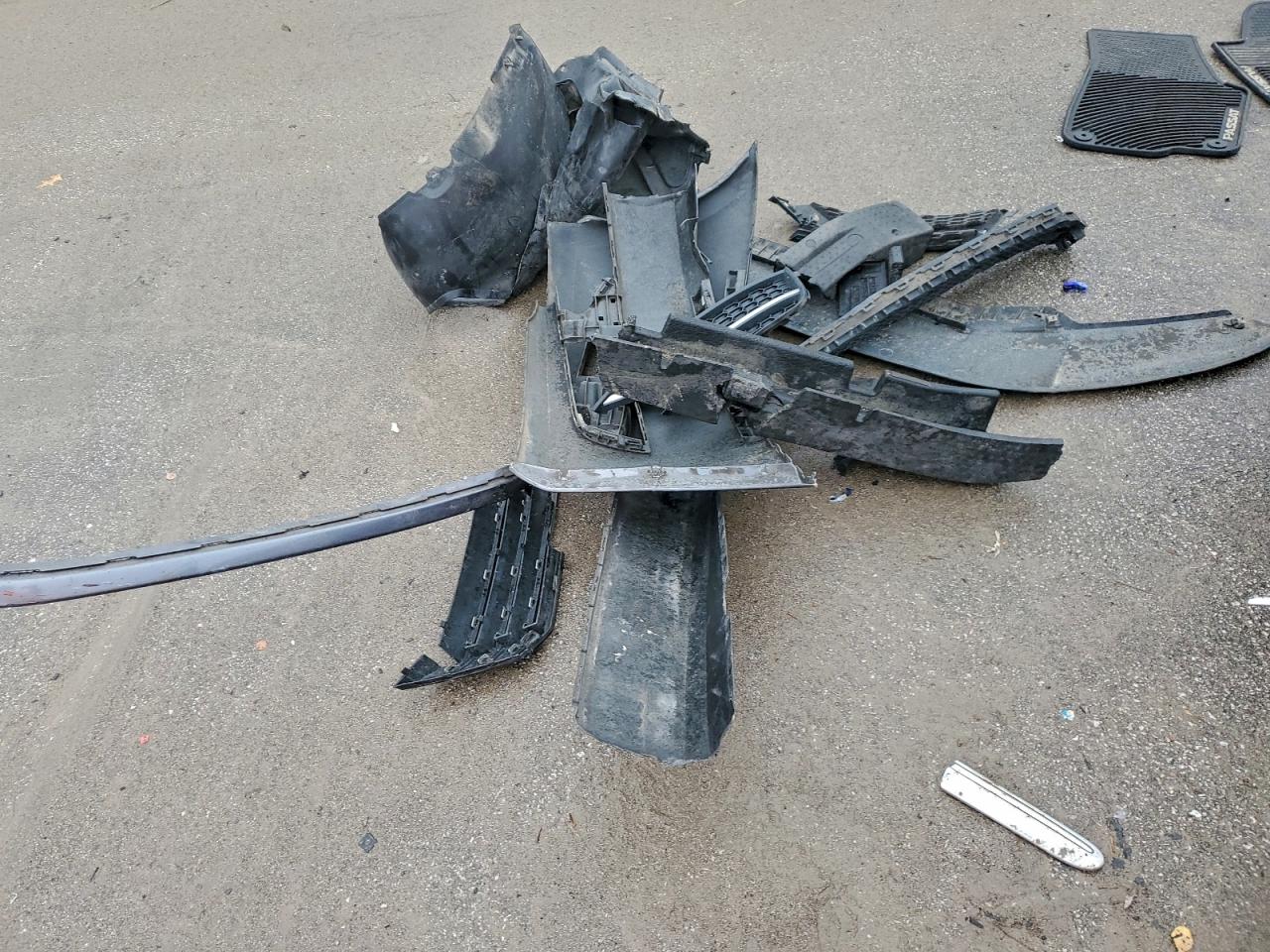 2013 Volkswagen Passat Sel VIN: 1VWCH7A35DC004702 Lot: 93838725