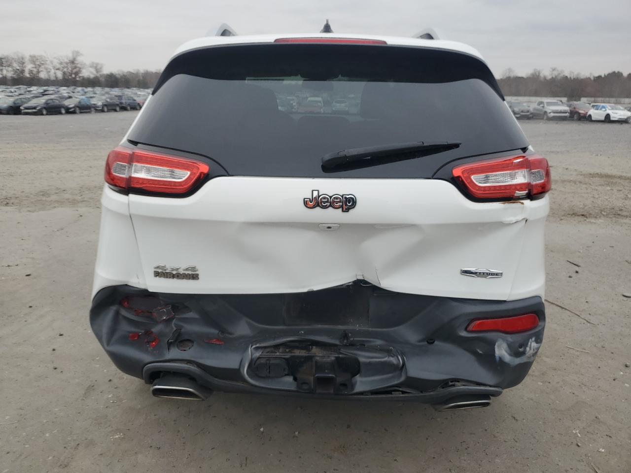 2015 Jeep Cherokee Latitude VIN: 1C4PJMCS7FW665774 Lot: 93677145