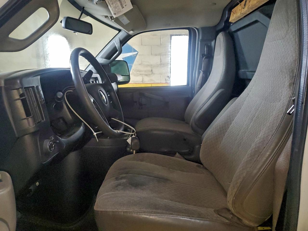 2017 Chevrolet Express Delivery Van VIN: 1GCWGBFF1H1181127 Lot: 93880355