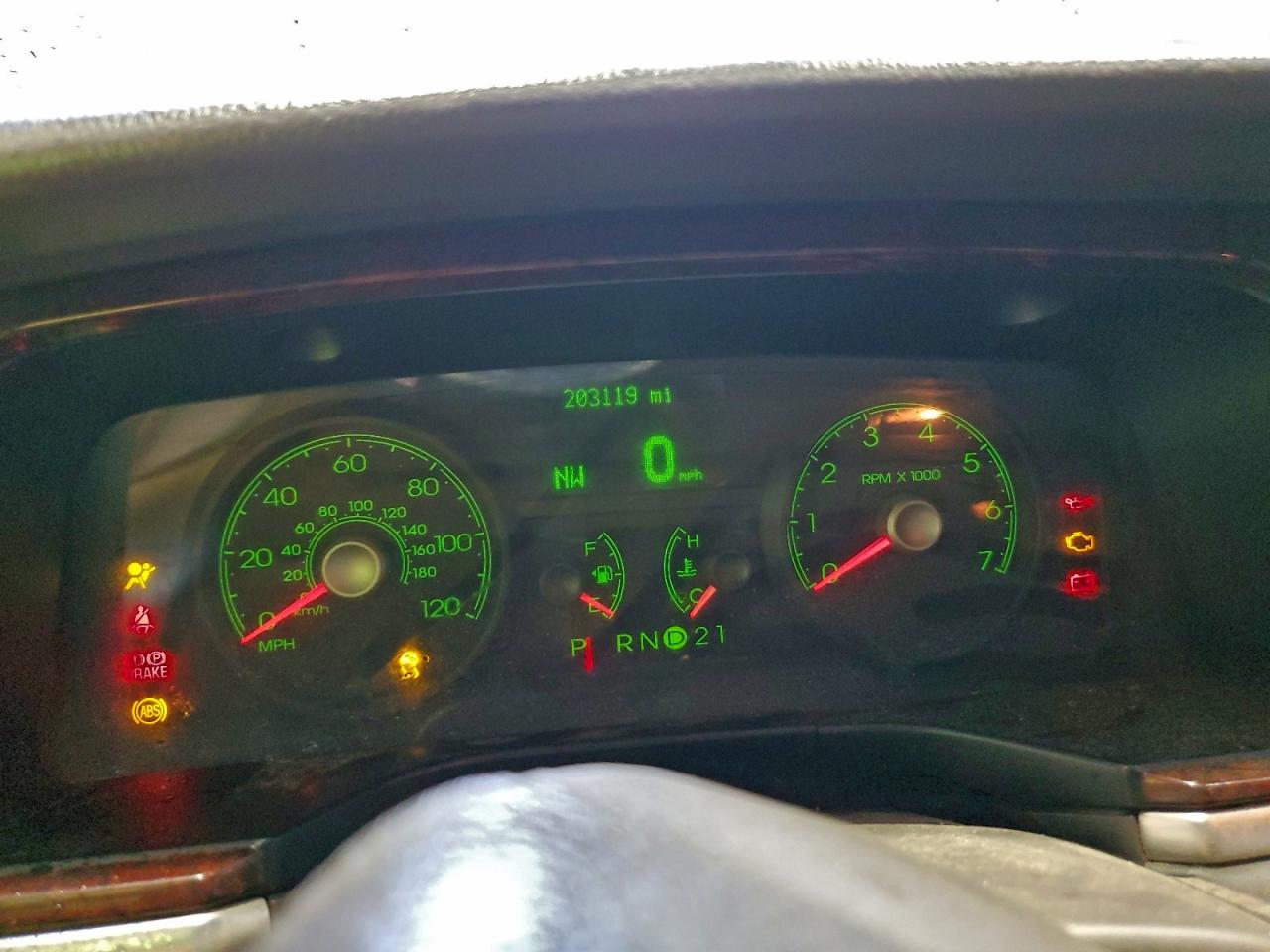 2007 Lincoln Town Car Signature VIN: 1LNHM81W07Y631105 Lot: 93705915