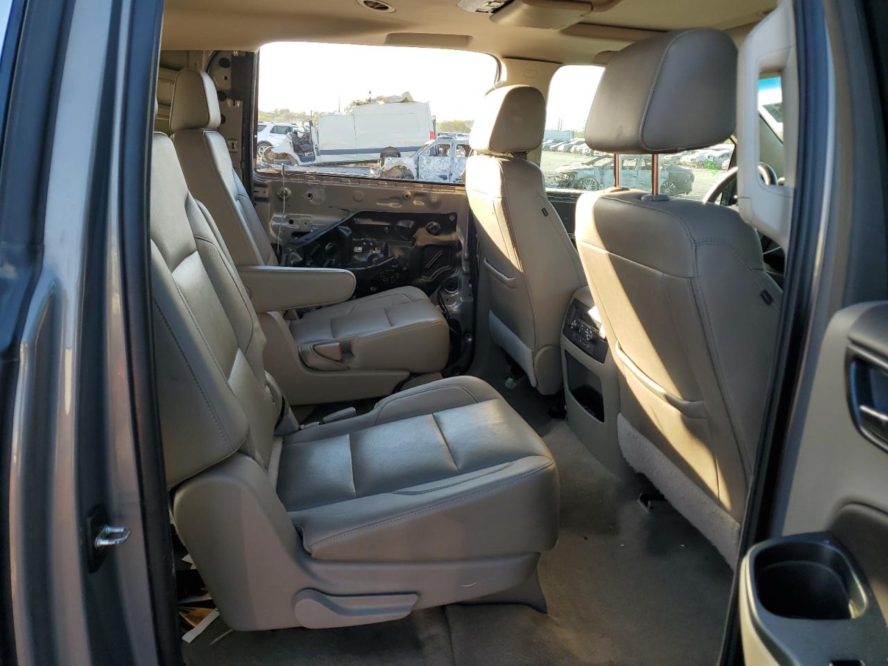 2018 Chevrolet Suburban K1500 Premier VIN: 1GNSKJKCXJR315991 Lot: 92573535