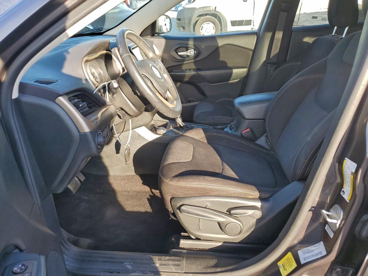 2015 Jeep Cherokee Latitude VIN: 1C4PJMCB7FW535090 Lot: 94755885